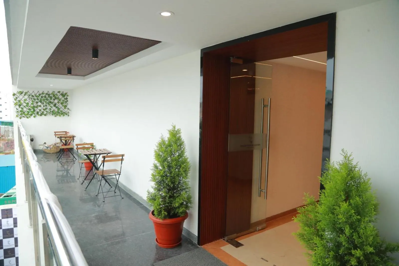 Facade/entrance in Grand Manor Suites