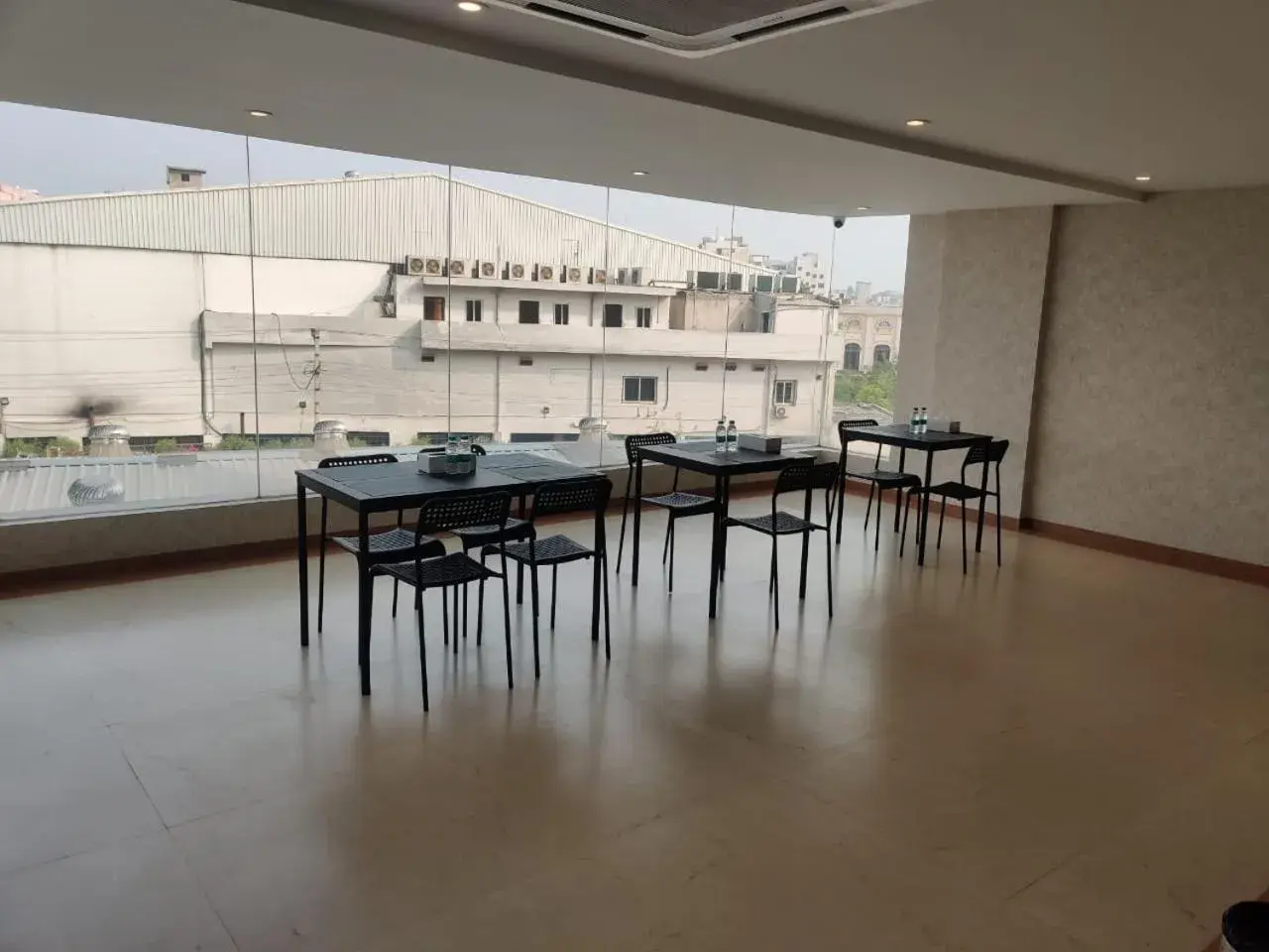 Restaurant/places to eat in Grand Manor Suites Restaurant/places to eat in Grand Manor Suites