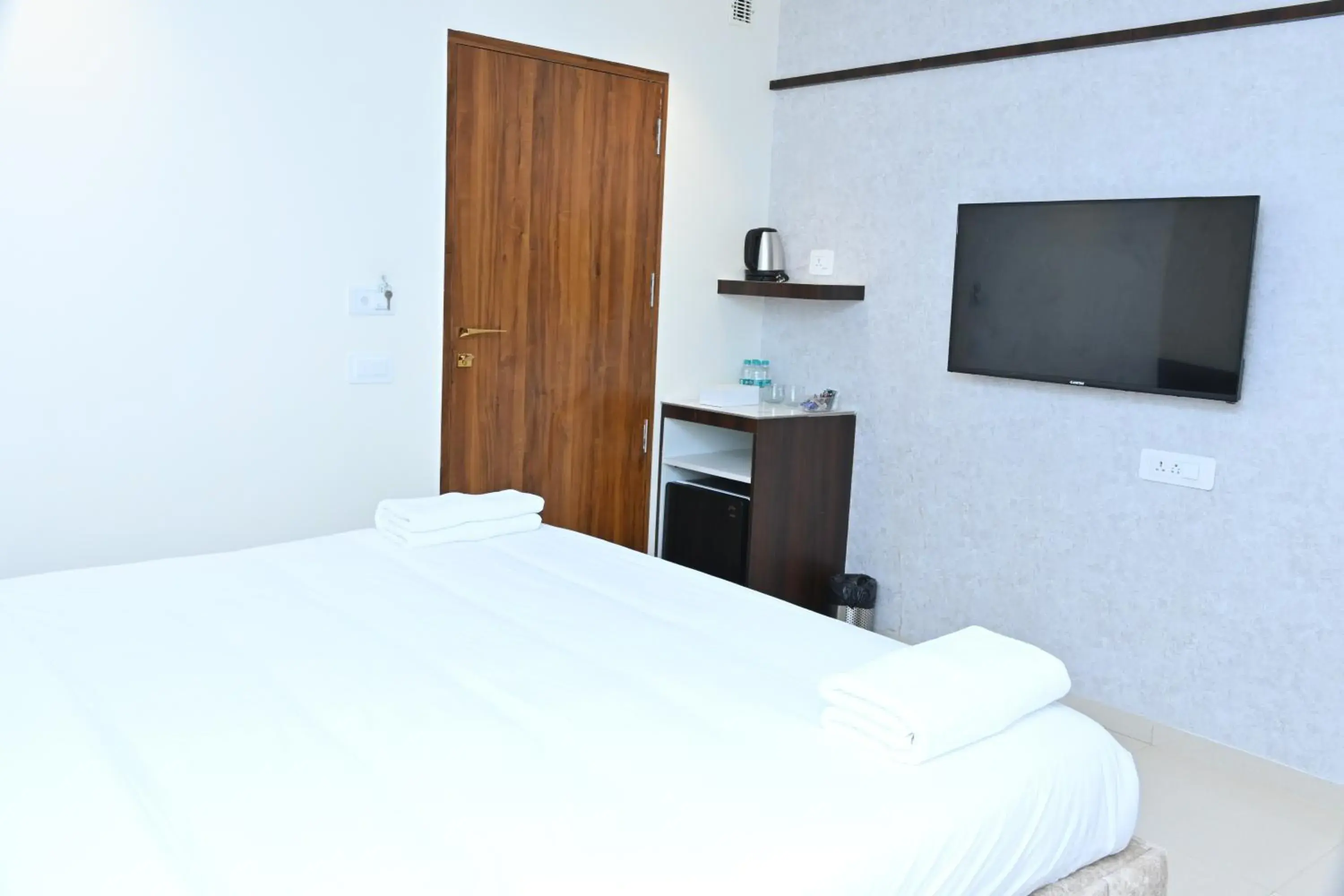 TV and multimedia, Bed in Grand Manor Suites TV and multimedia, Bed in Grand Manor Suites