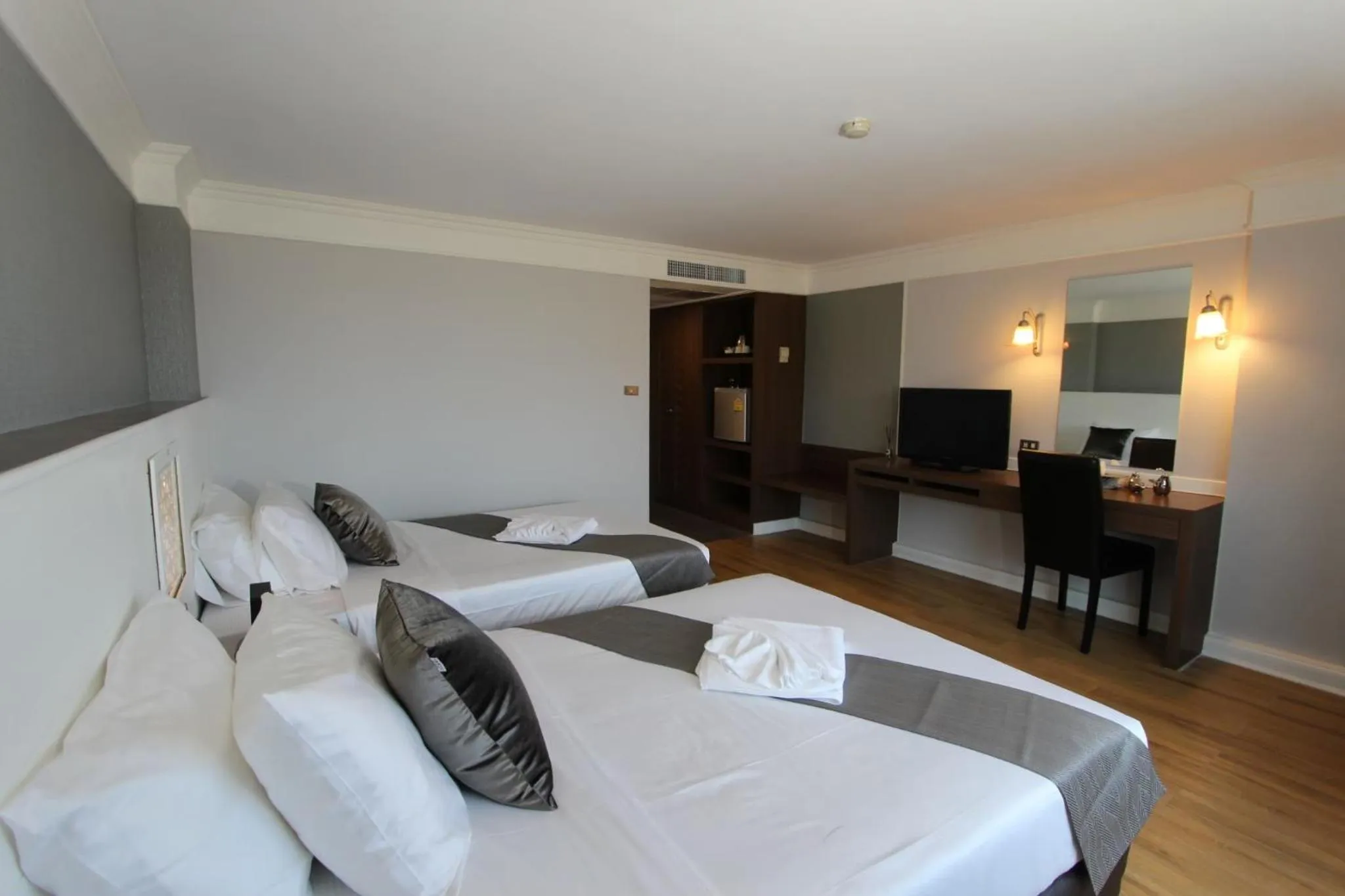 Bedroom, Bed in Coco Beach Hotel Jomtien Pattaya