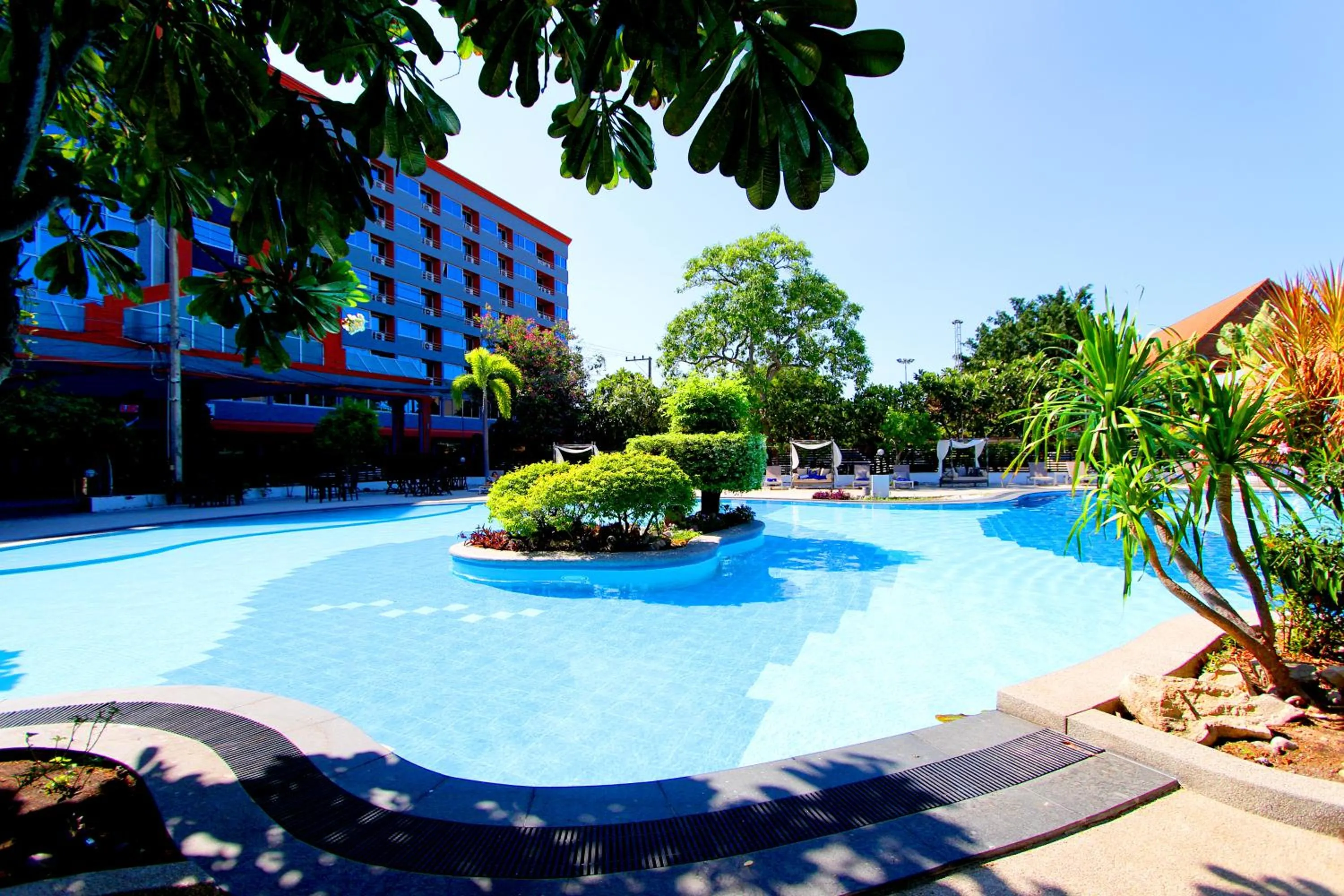 Pool view in Coco Beach Hotel Jomtien Pattaya