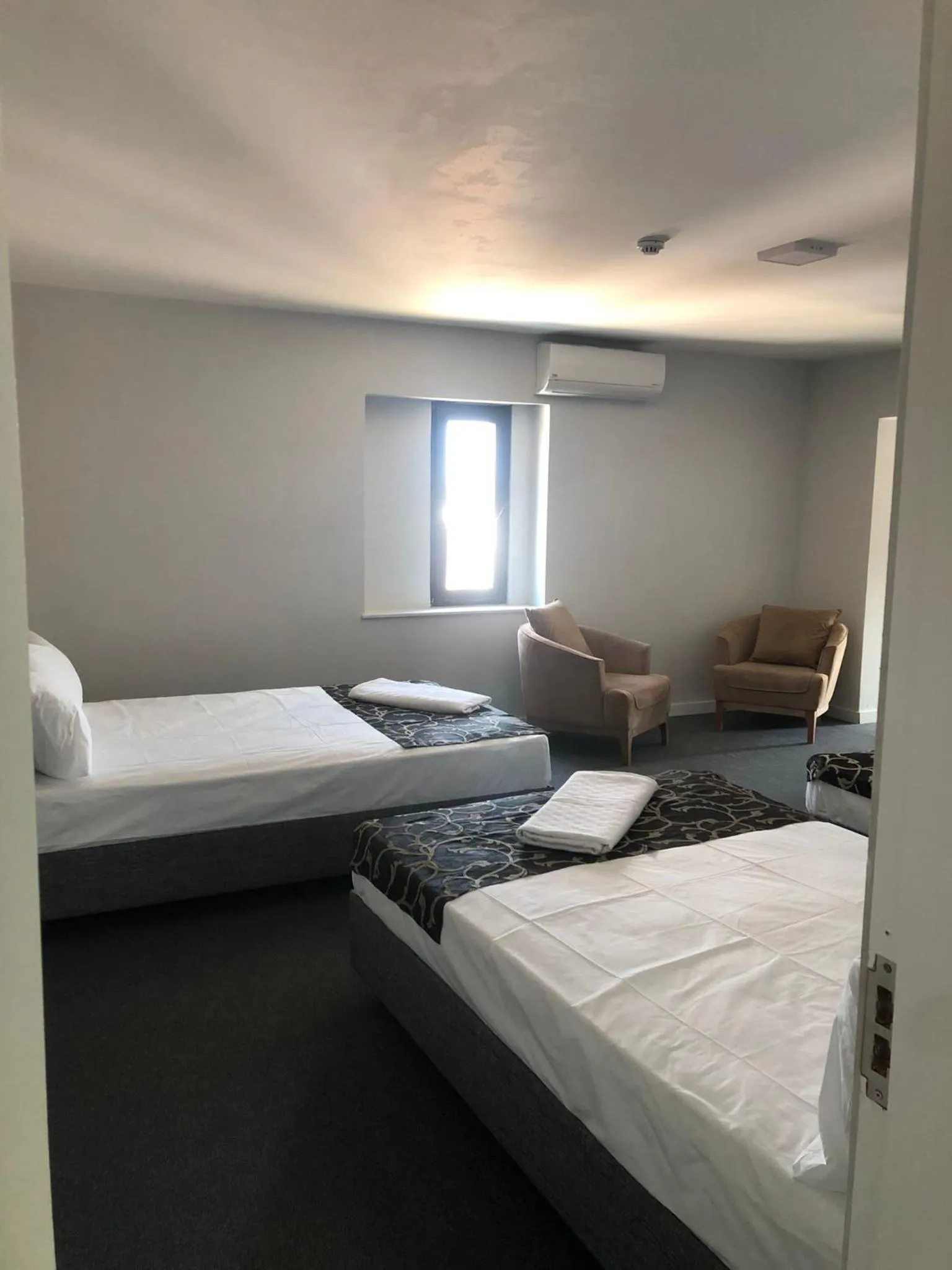 Photo of the whole room in RED FLAG HOTEL