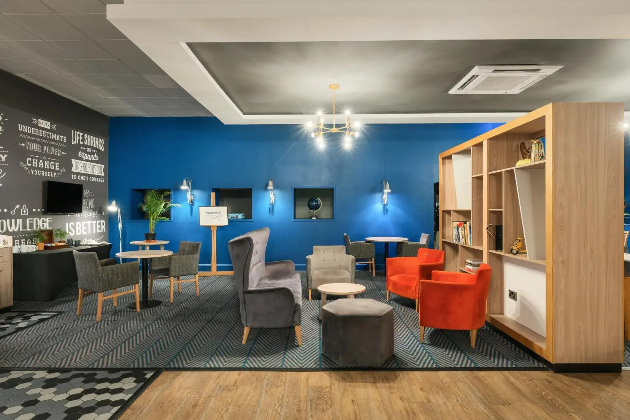 Lounge or bar in Holiday Inn Norwich North by IHG Lounge or bar in Holiday Inn Norwich North by IHG