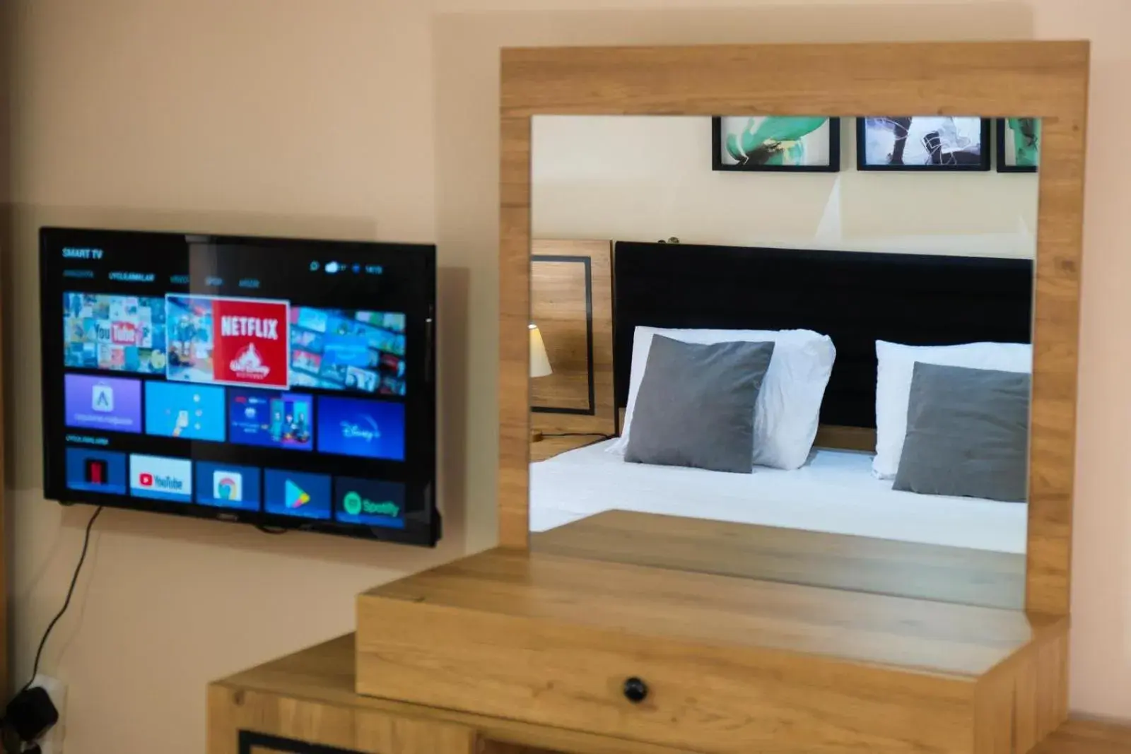 Triple Room with Garden View in Taksim Nikea Suites 80 Triple Room with Garden View in Taksim Nikea Suites 80