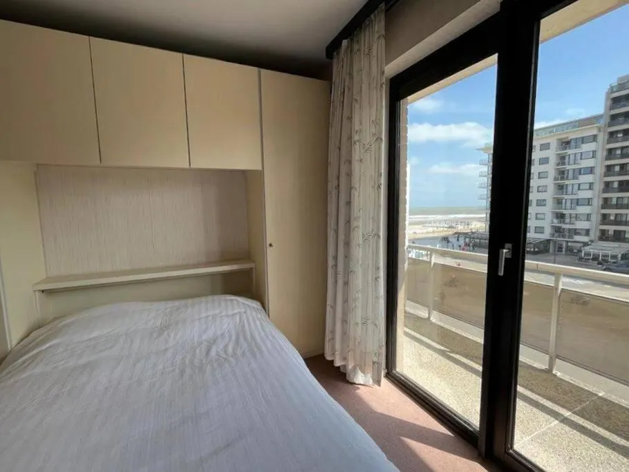 Bed in Sfeervol Appartement met Zeezicht