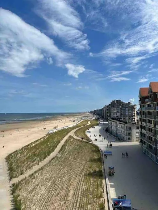 Sfeervol Appartement met Zeezicht