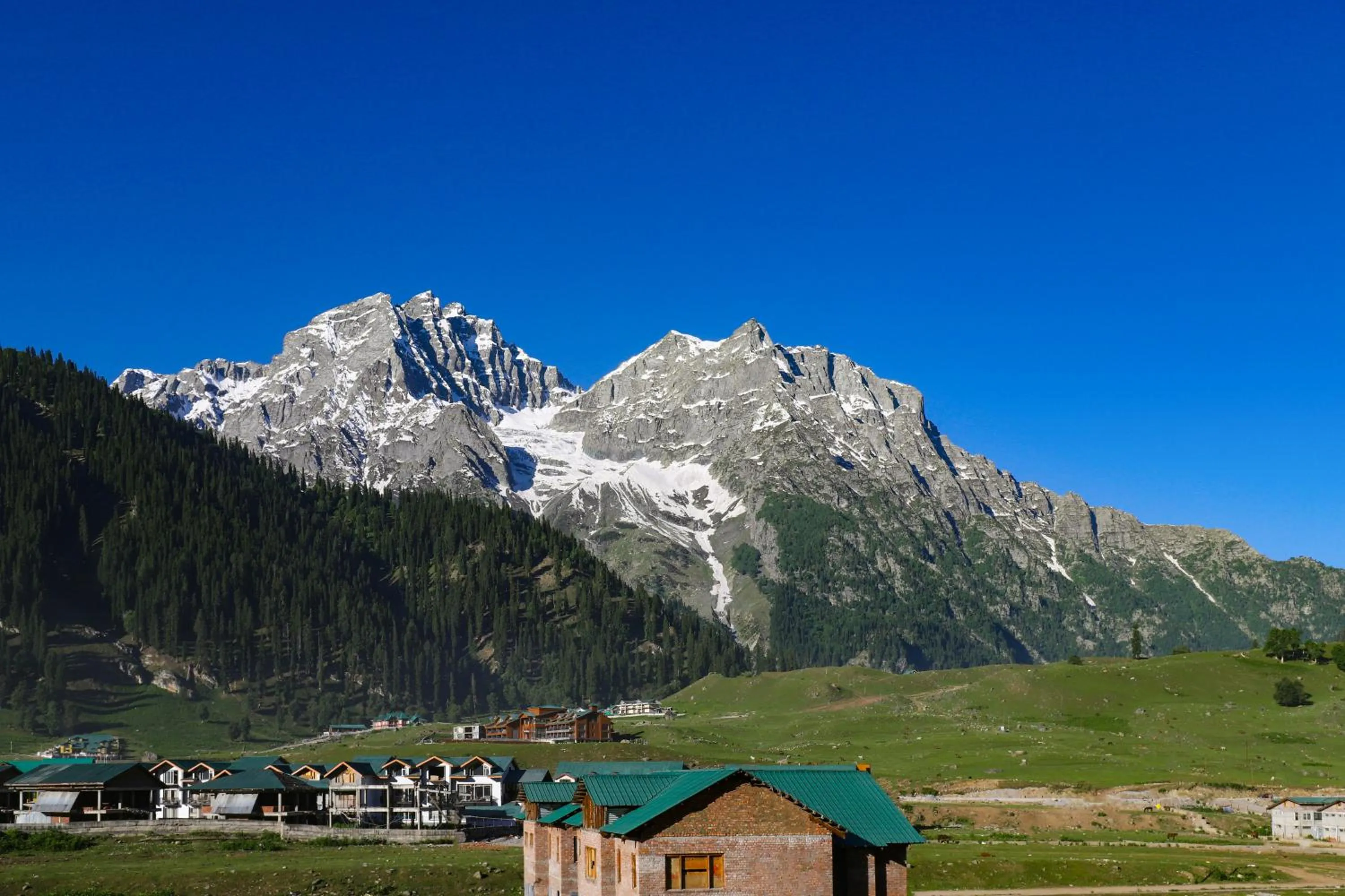 Lemon Tree Hotel, Sonmarg by the Riverside