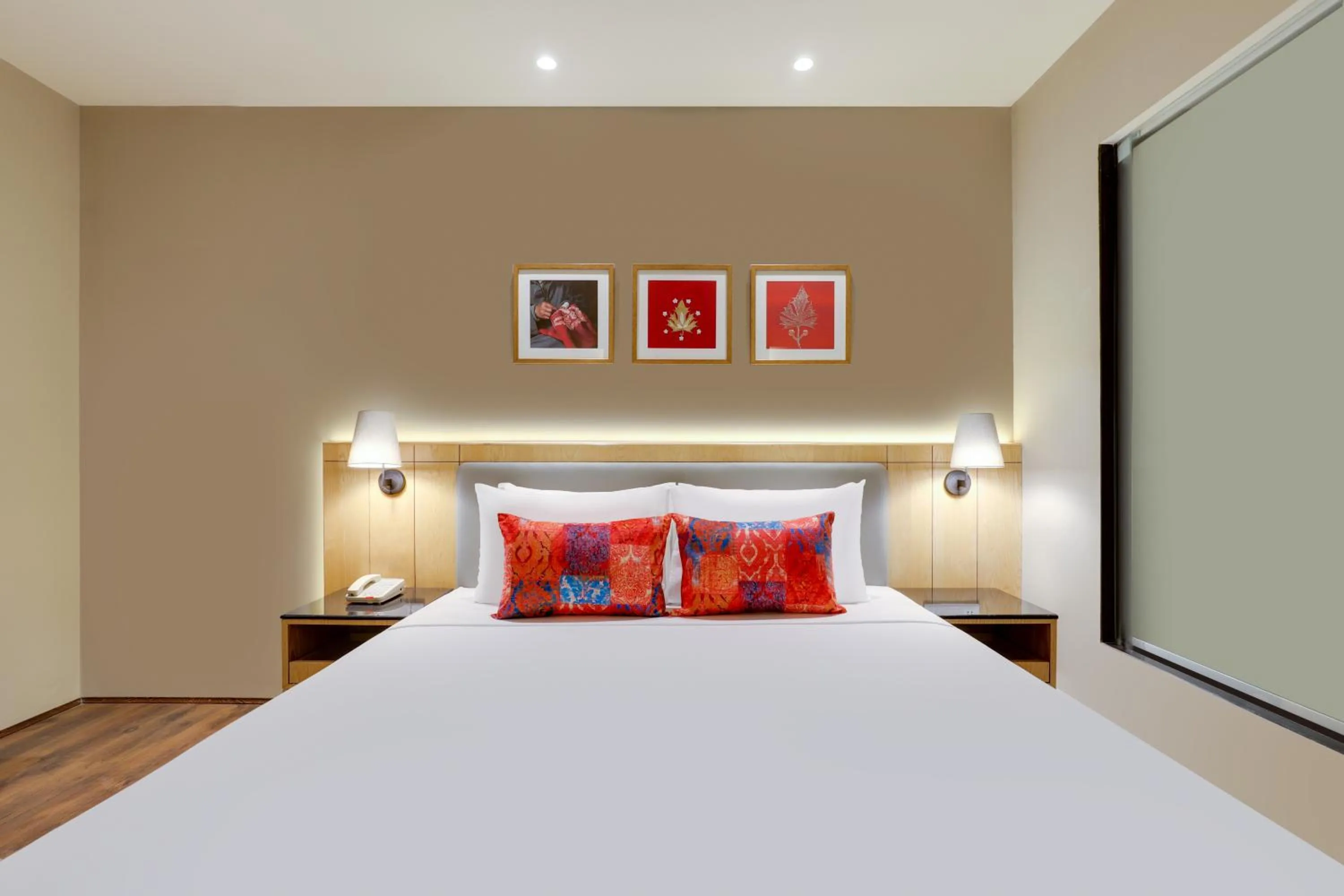 Bed in Lemon Tree Hotel, Sonmarg by the Riverside