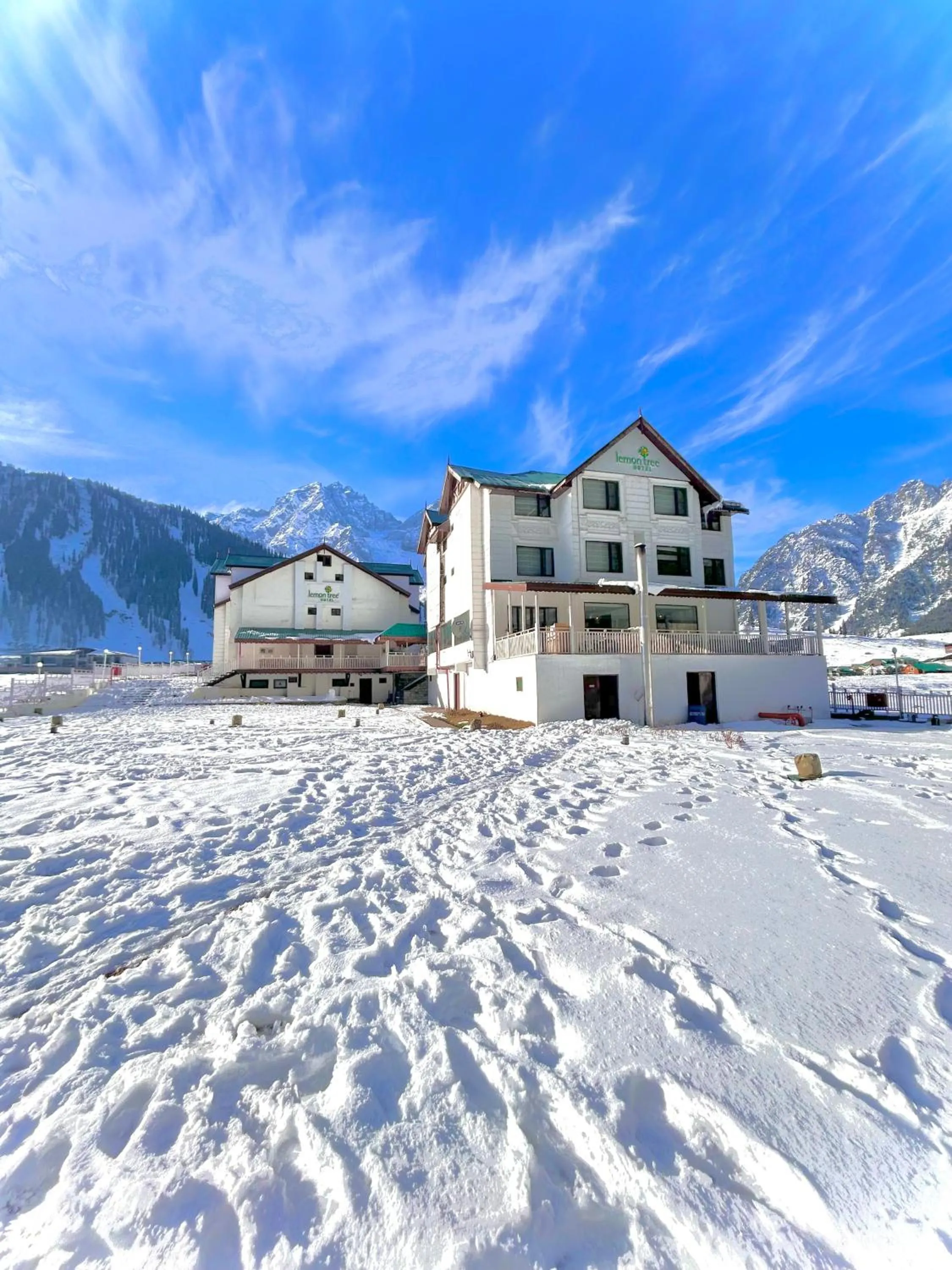 Lemon Tree Hotel, Sonmarg by the Riverside