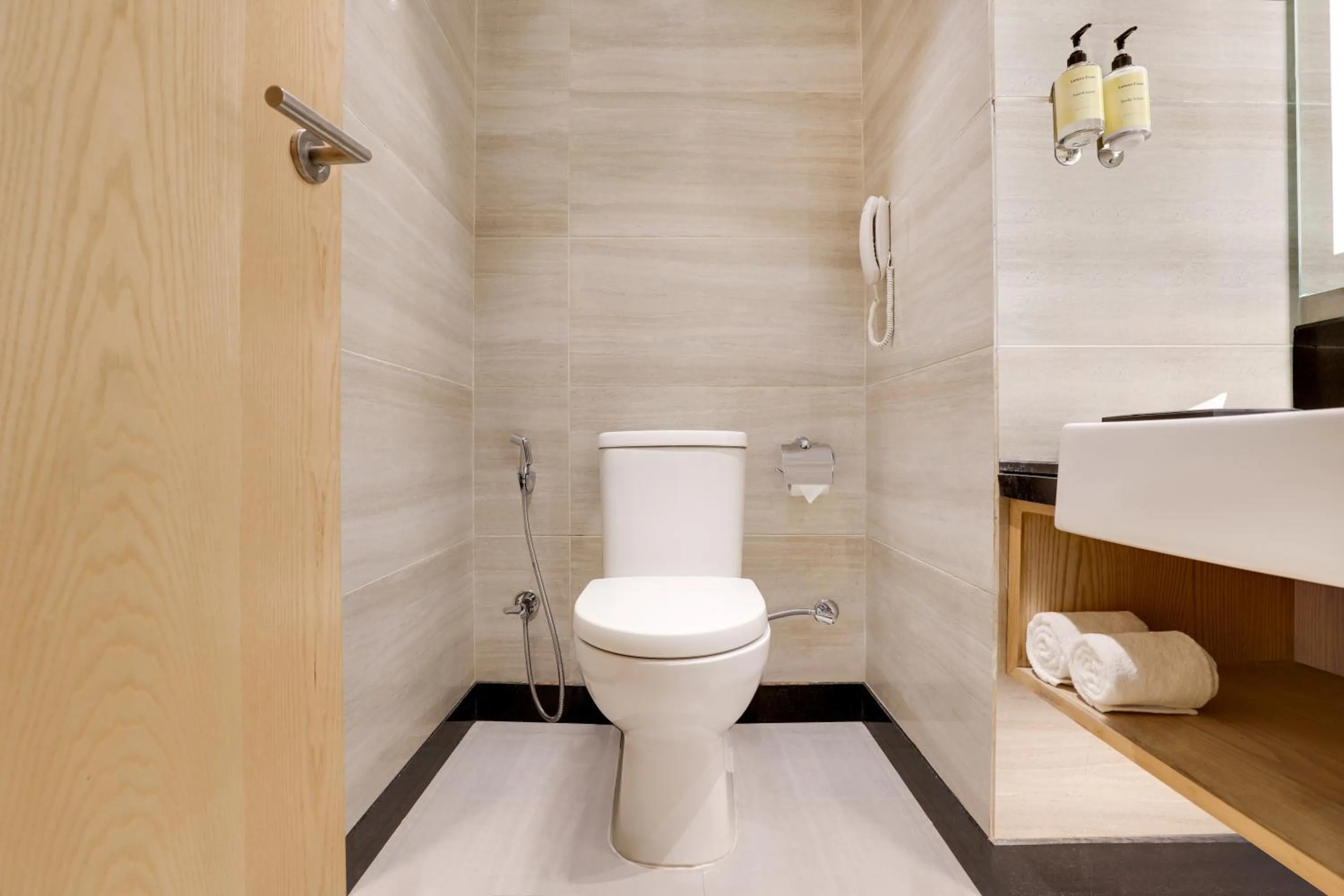 Lemon Tree Hotel, Sonmarg by the Riverside