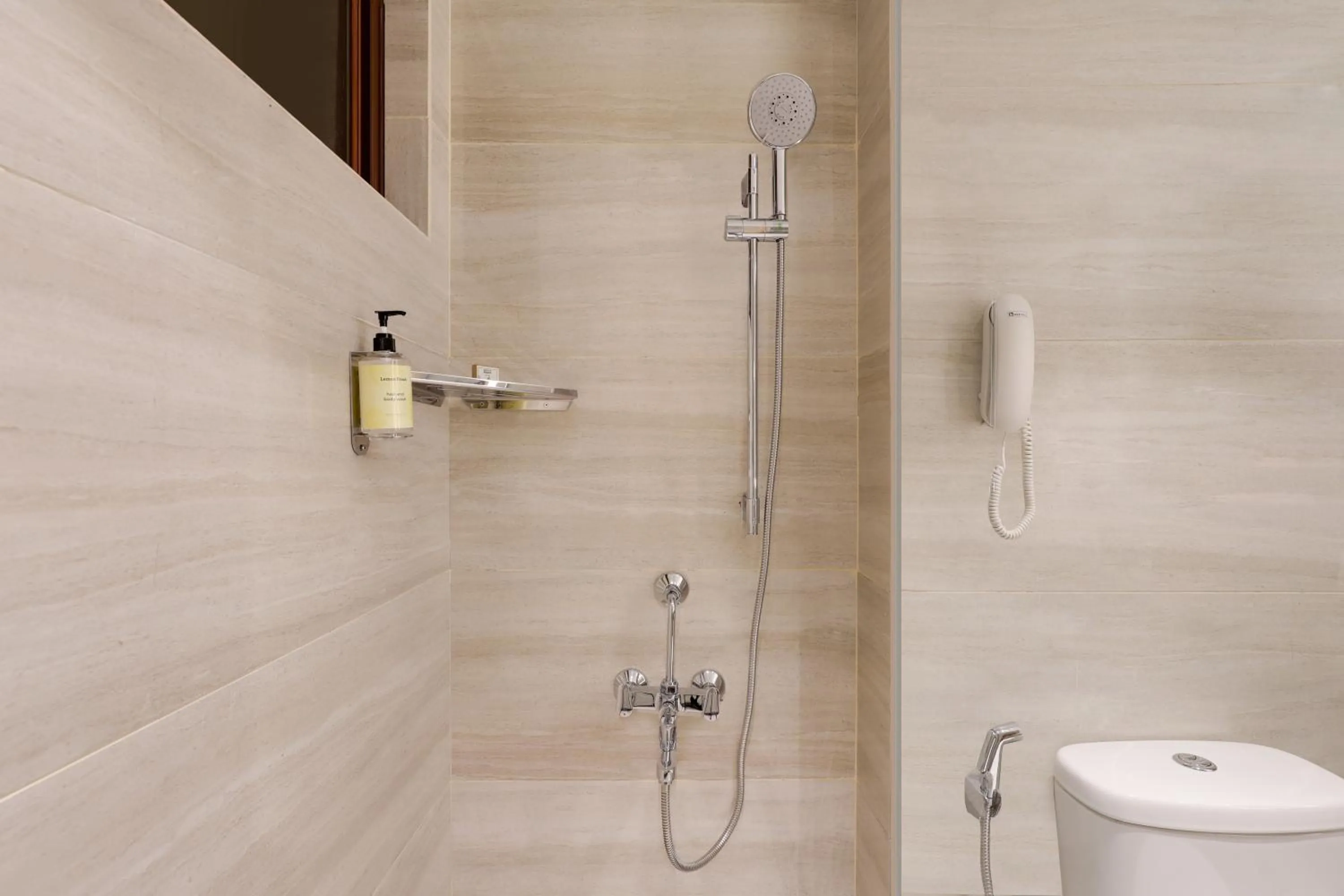 Lemon Tree Hotel, Sonmarg by the Riverside