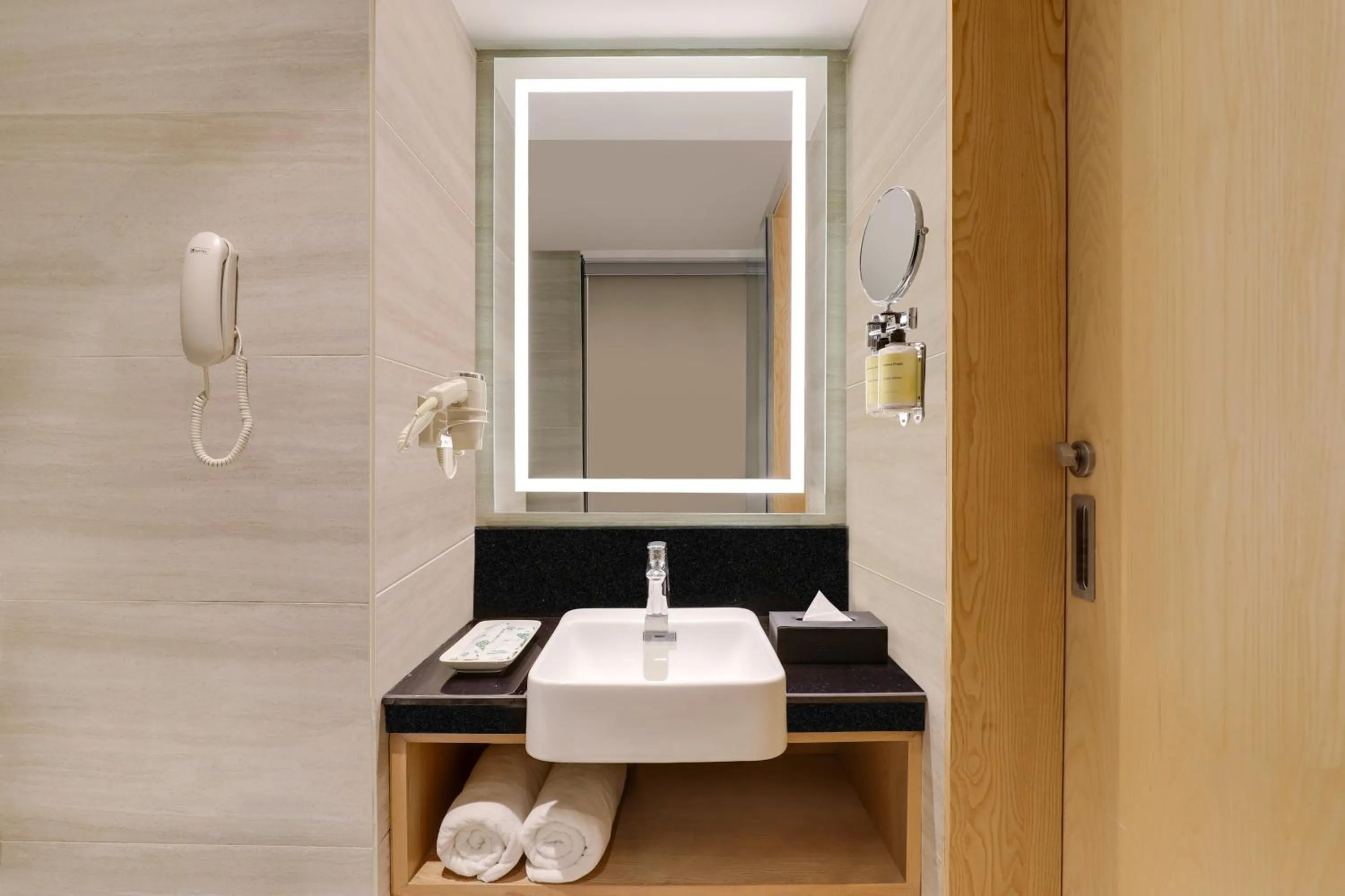 Lemon Tree Hotel, Sonmarg by the Riverside