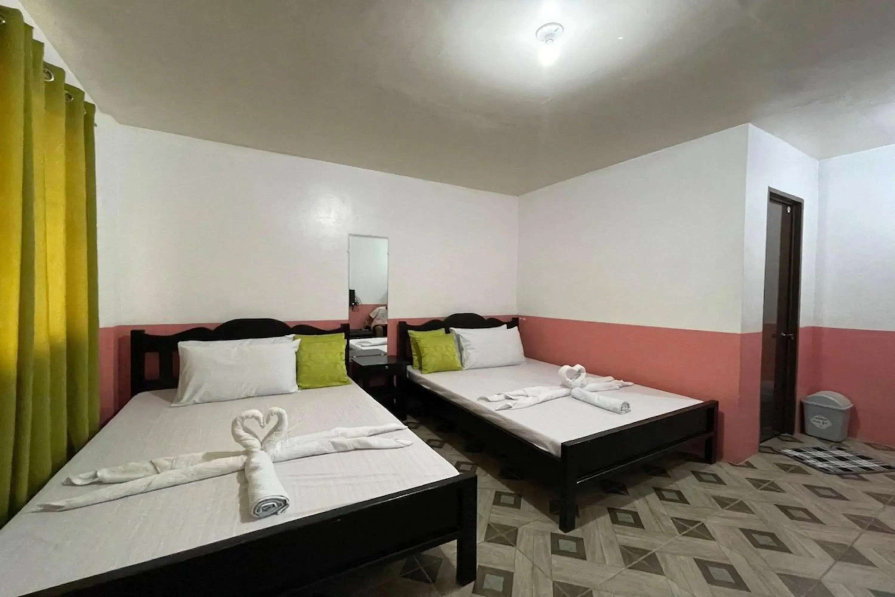 Deluxe Double or Twin Room in Jamjen's Lodge Deluxe Double or Twin Room in Jamjen's Lodge