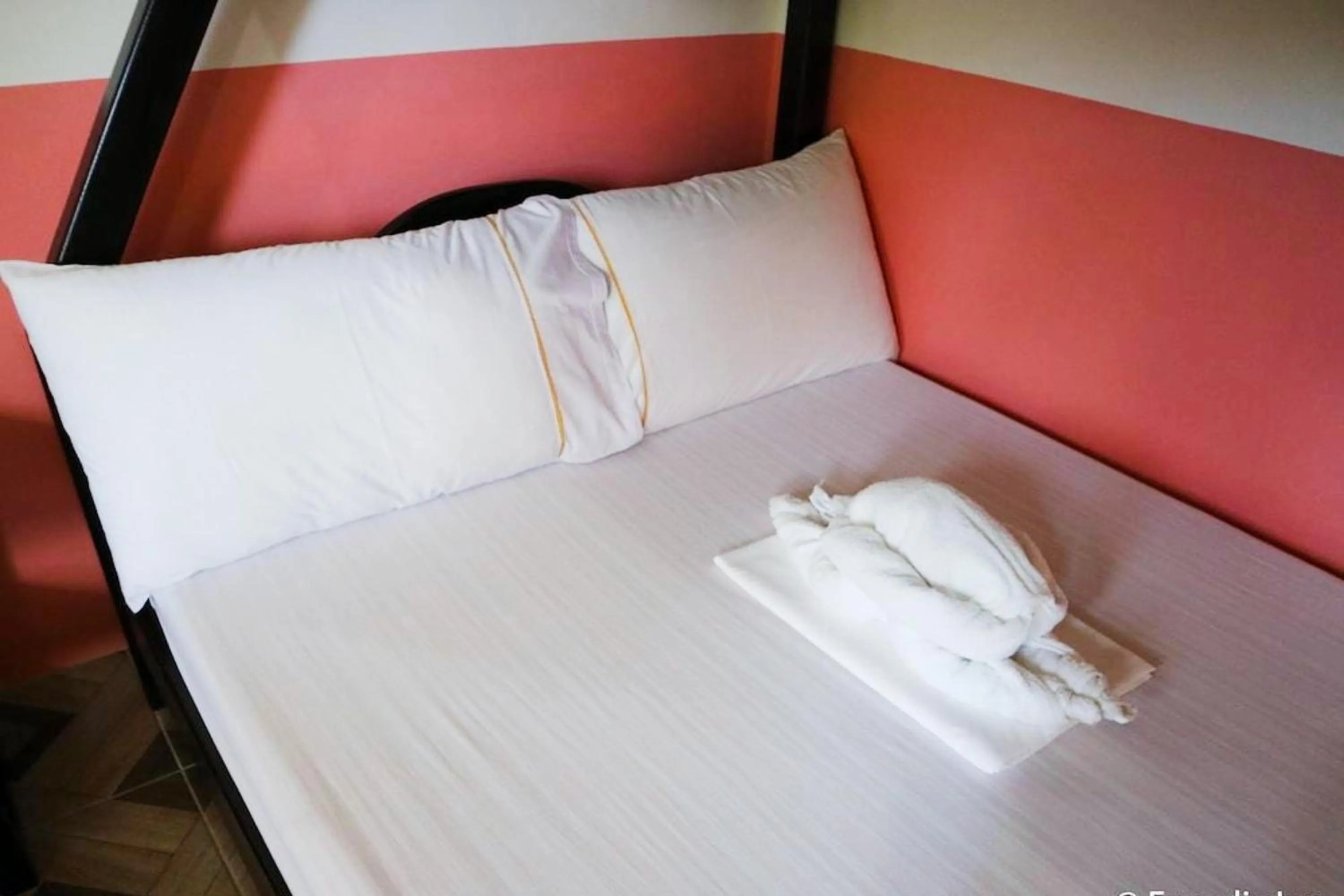 Bedroom, Bed in Jamjen's Lodge