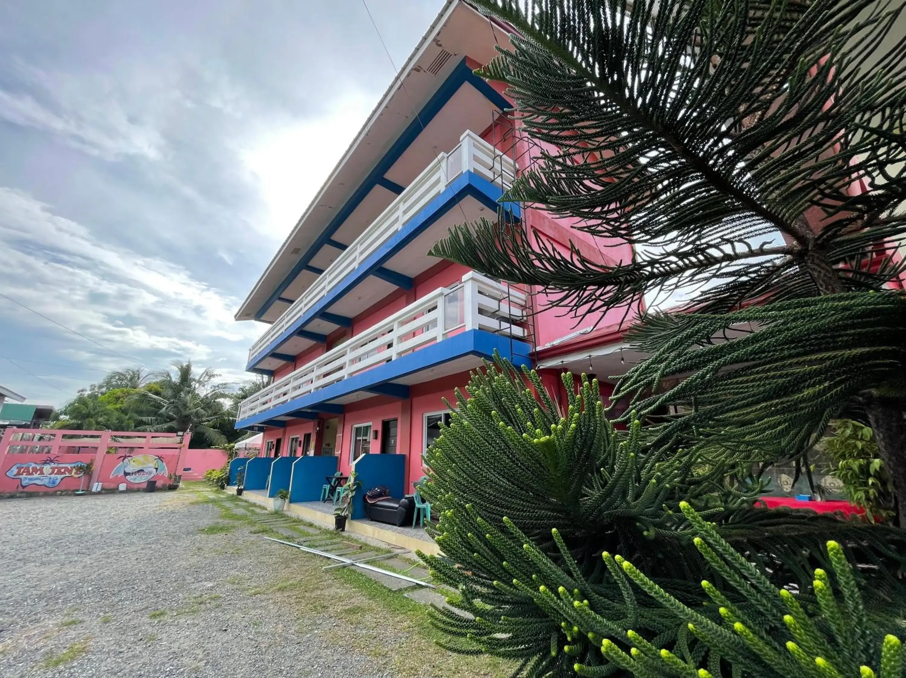 Property building in Jamjen's Lodge Property building in Jamjen's Lodge