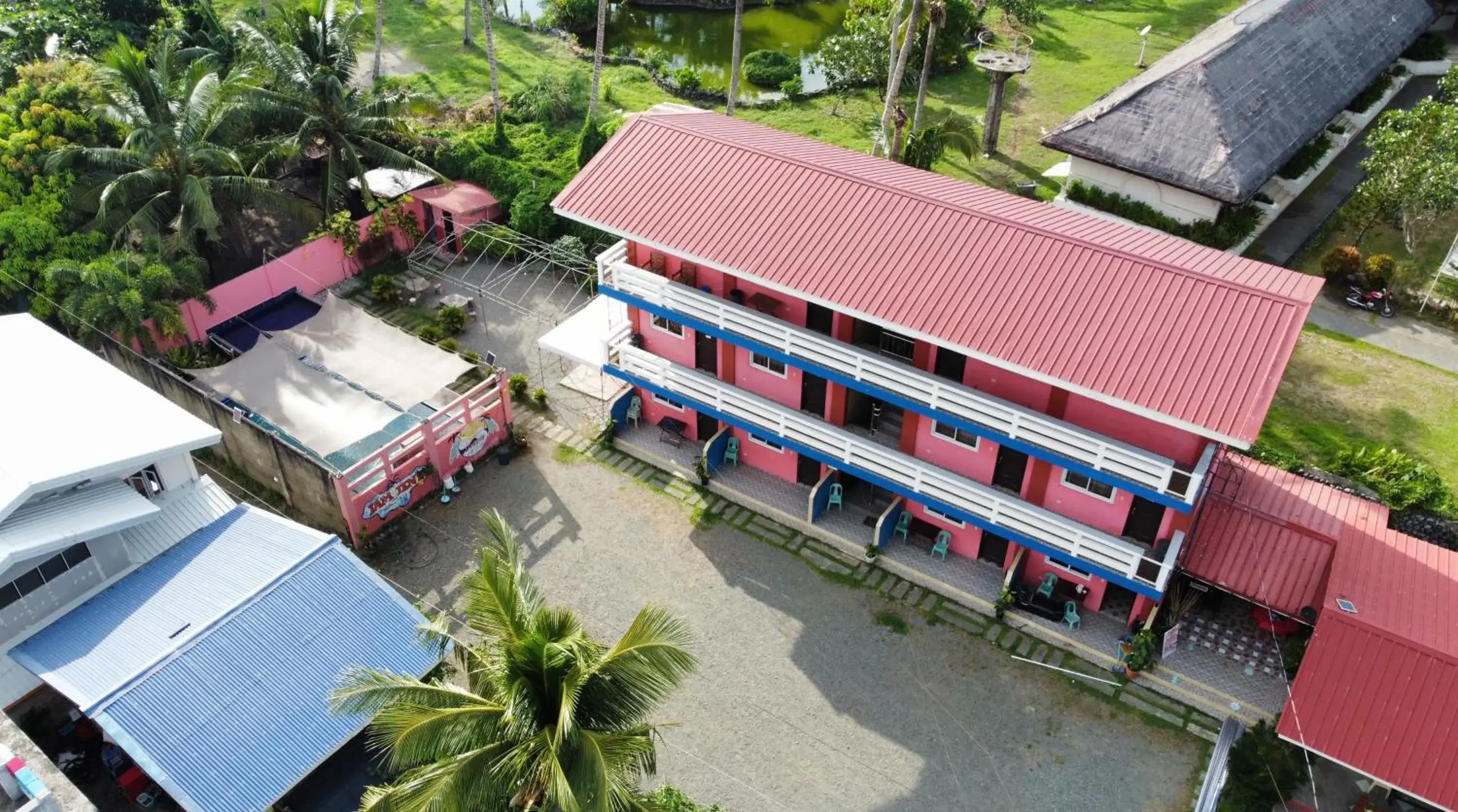 Property building in Jamjen's Lodge Property building in Jamjen's Lodge