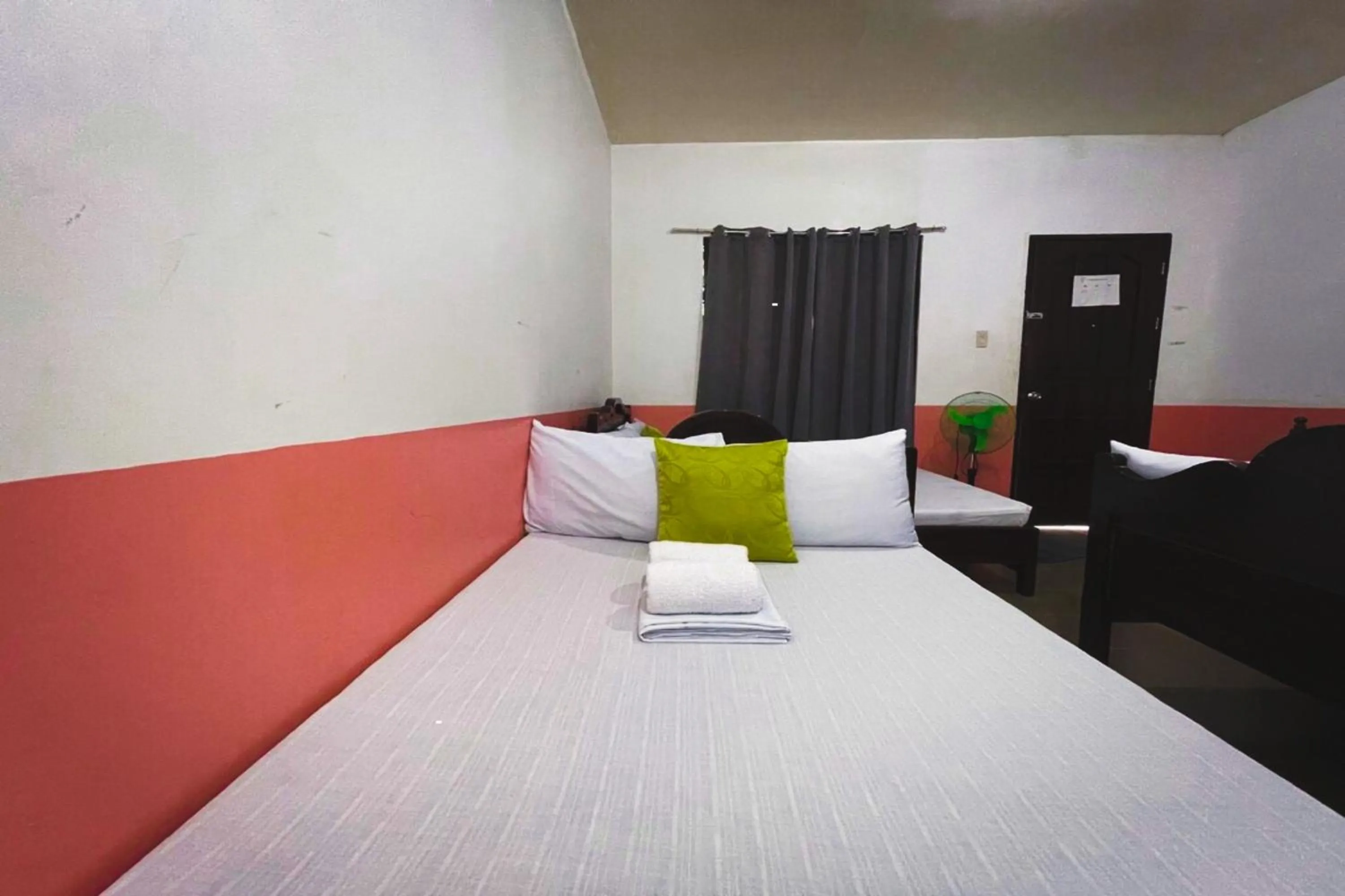 Bedroom, Bed in Jamjen's Lodge