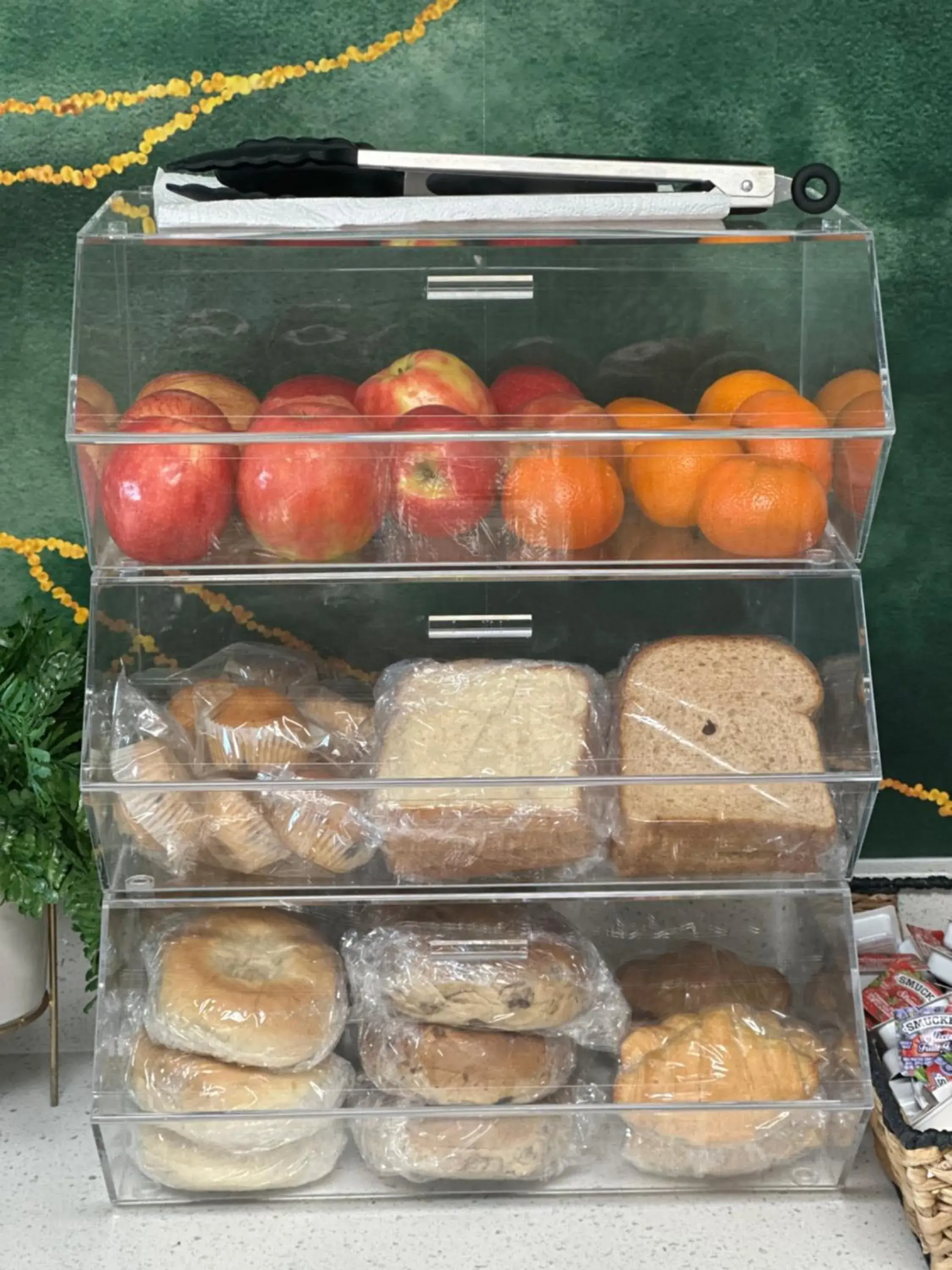 Breakfast in The Mallard Hotel & Suites Breakfast in The Mallard Hotel & Suites