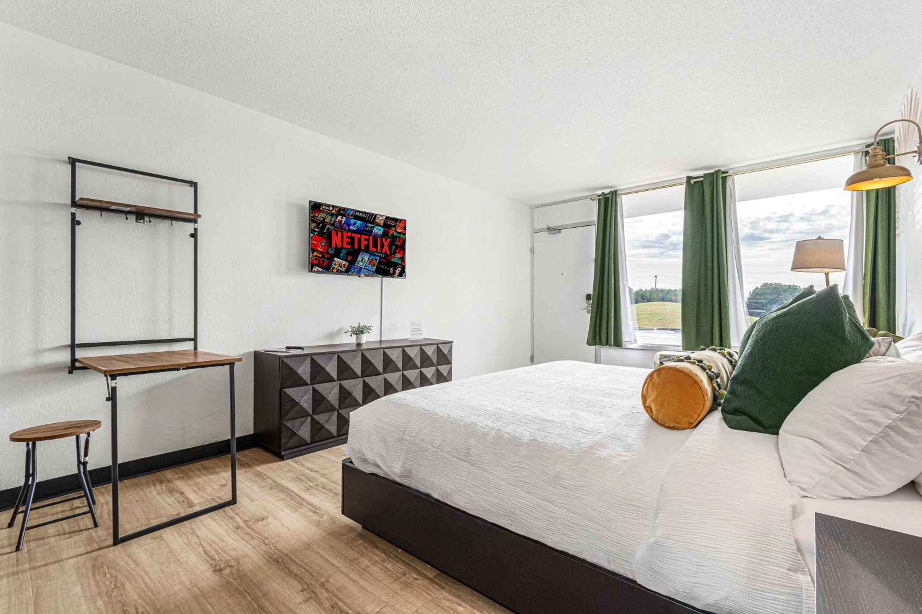 Bed in The Mallard Hotel & Suites