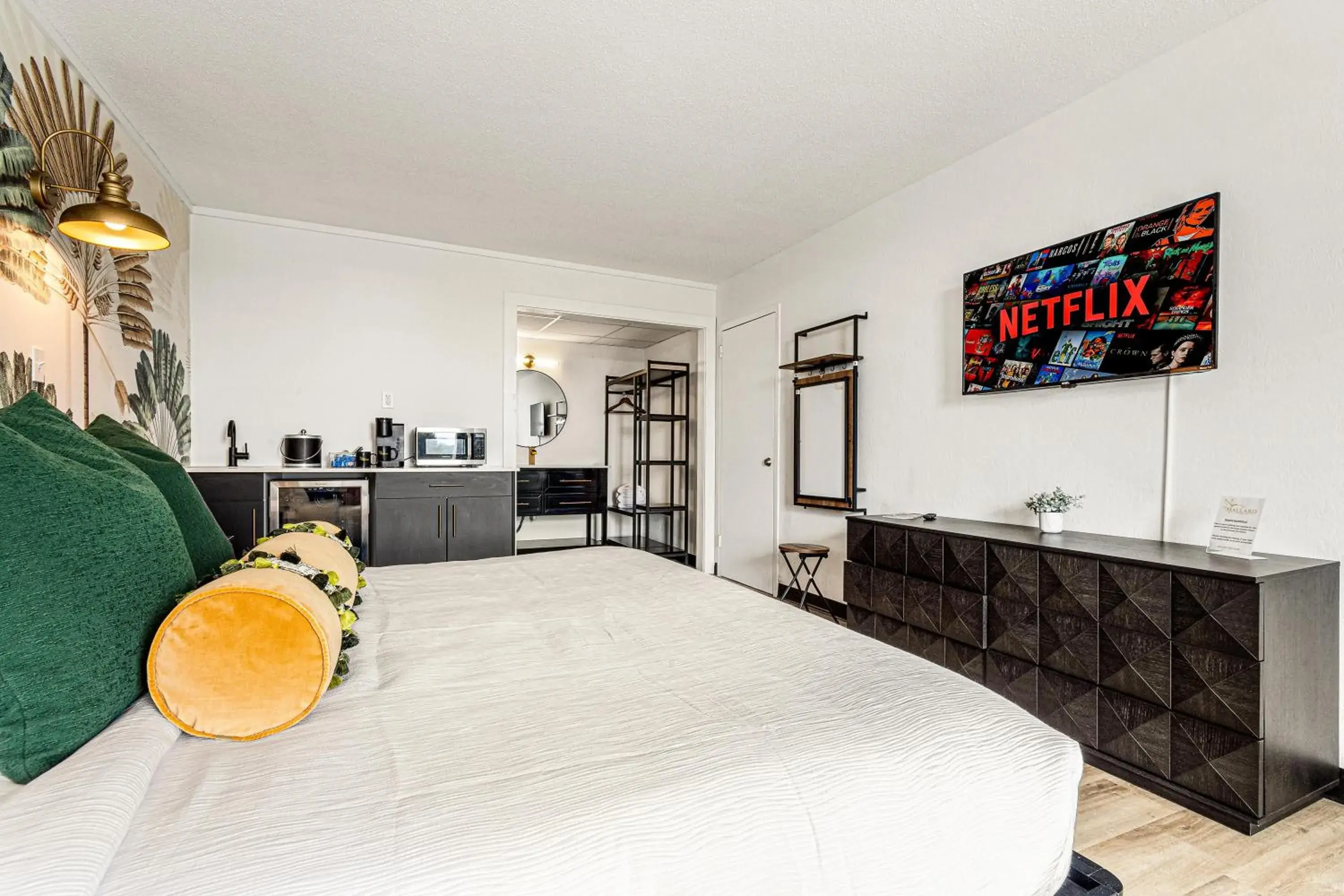 Bed in The Mallard Hotel & Suites Bed in The Mallard Hotel & Suites