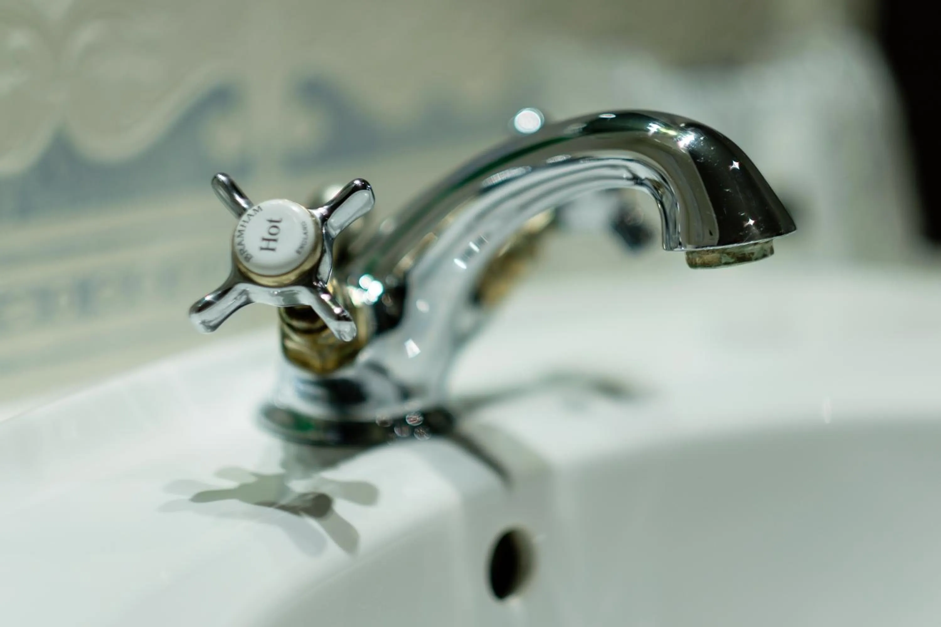 Bathroom in Best Western Lichfield City Centre The George Hotel