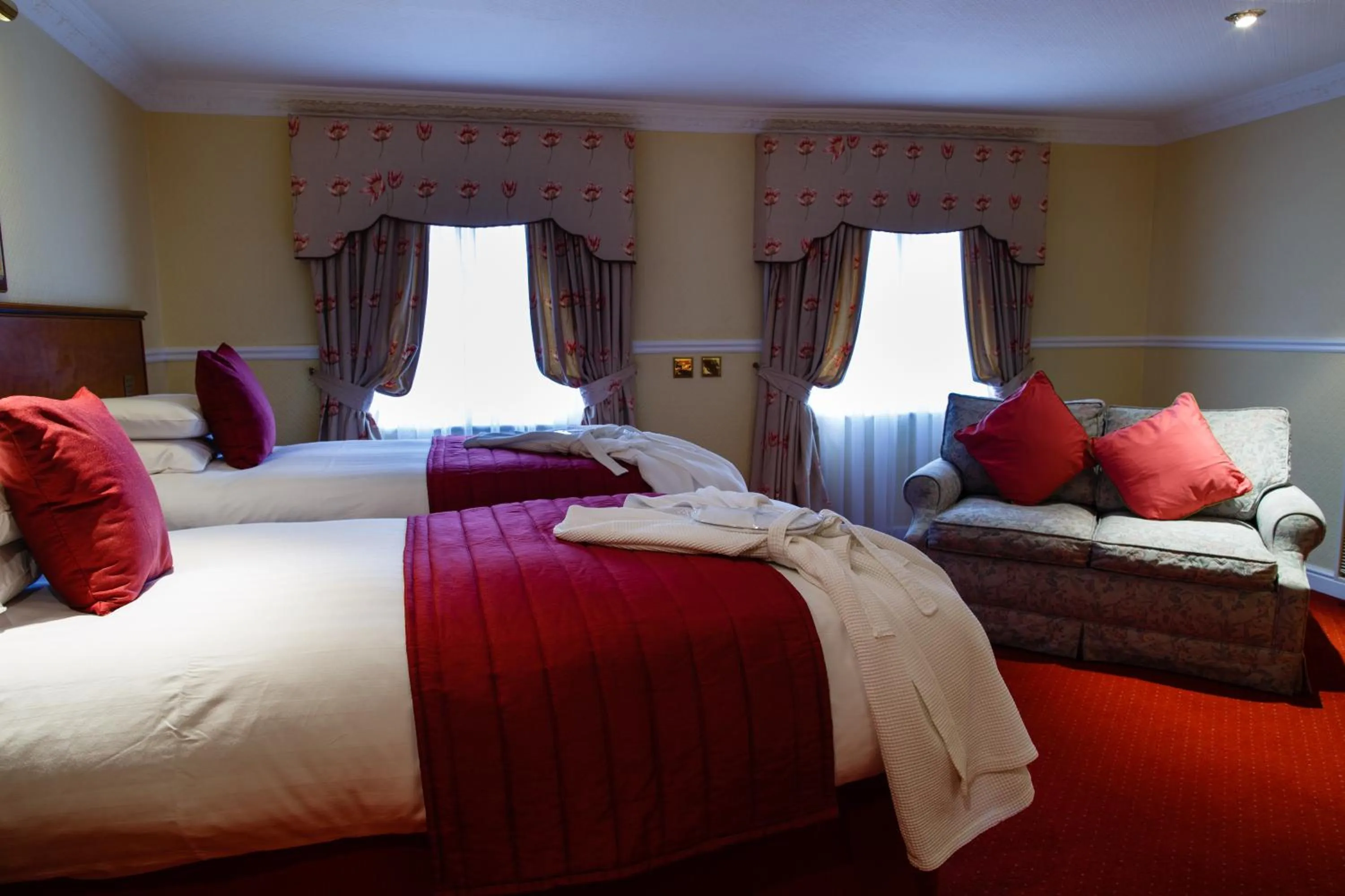 Bedroom, Bed in Best Western Lichfield City Centre The George Hotel