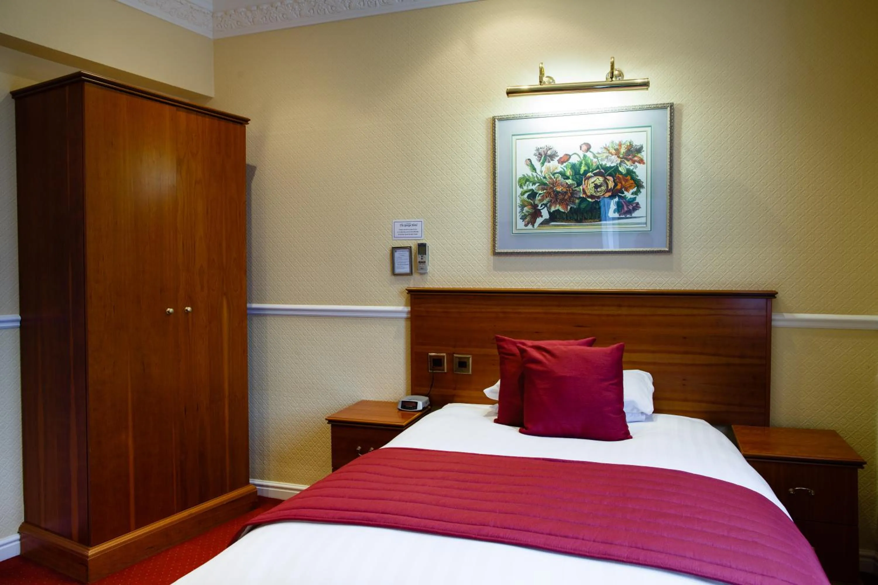 Bedroom, Bed in Best Western Lichfield City Centre The George Hotel