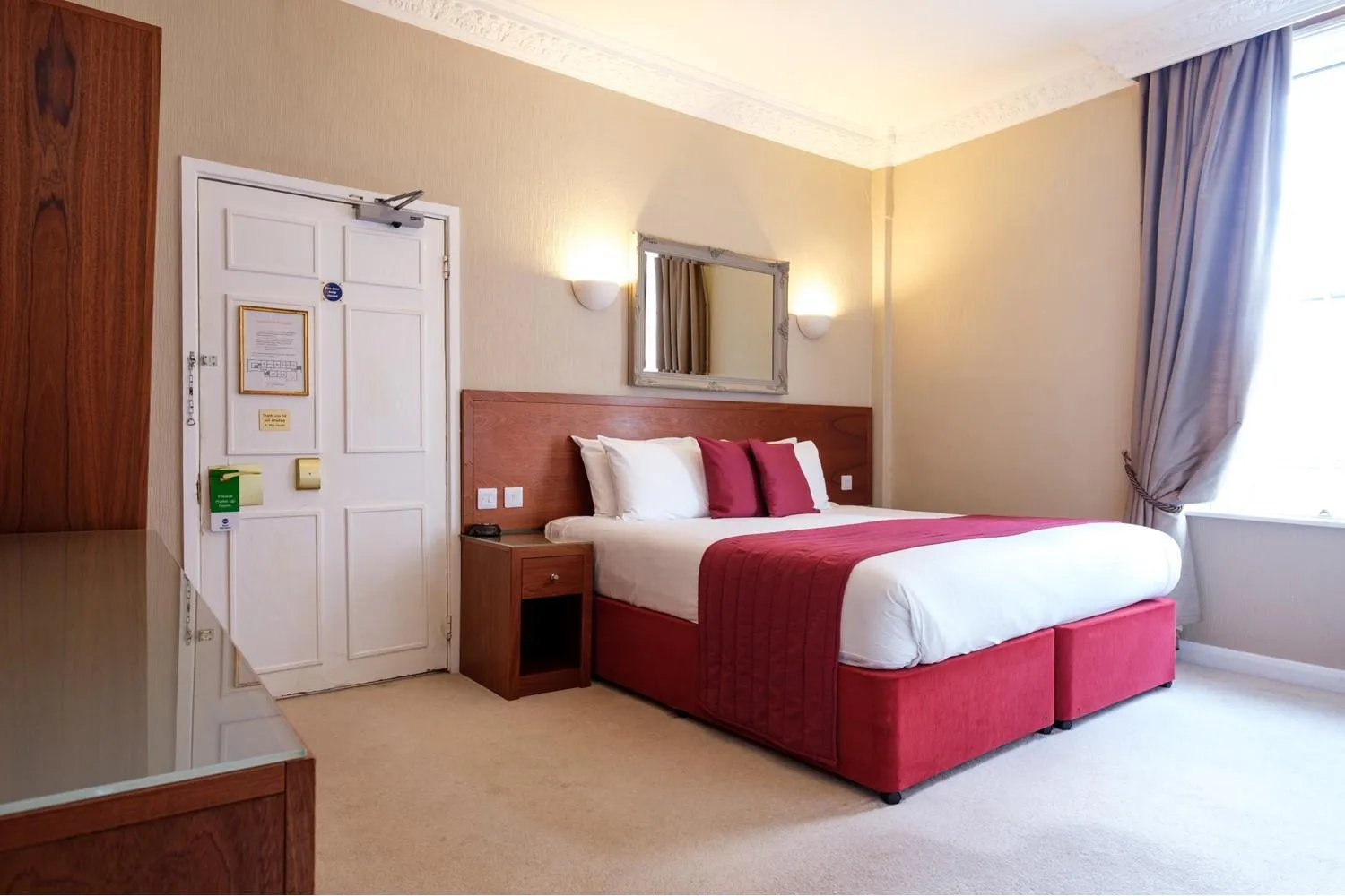 Bedroom, Bed in Best Western Lichfield City Centre The George Hotel