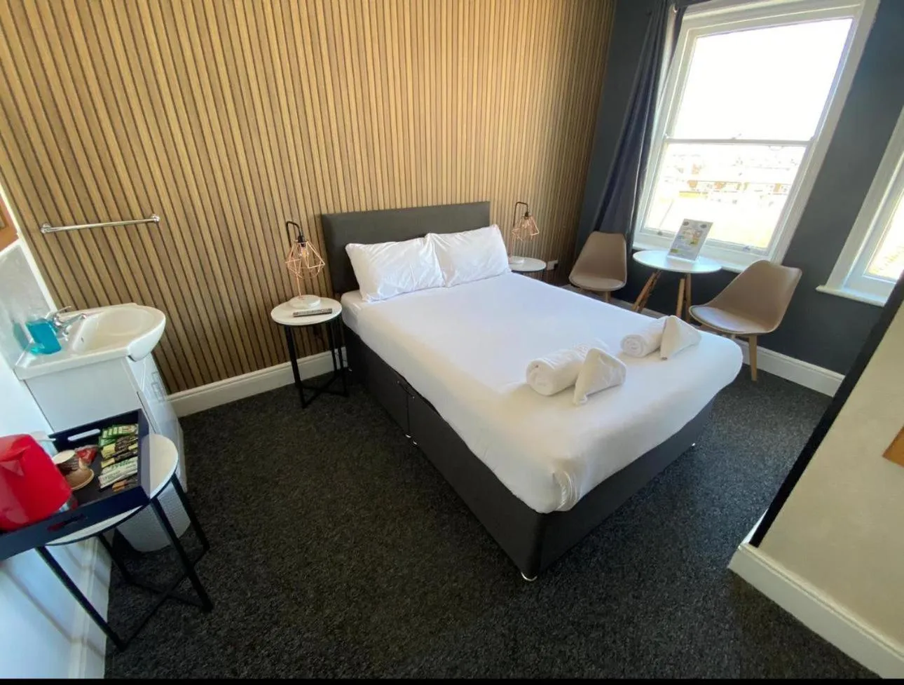 Bedroom in OYO Marine Parade Hotel, Eastbourne Pier