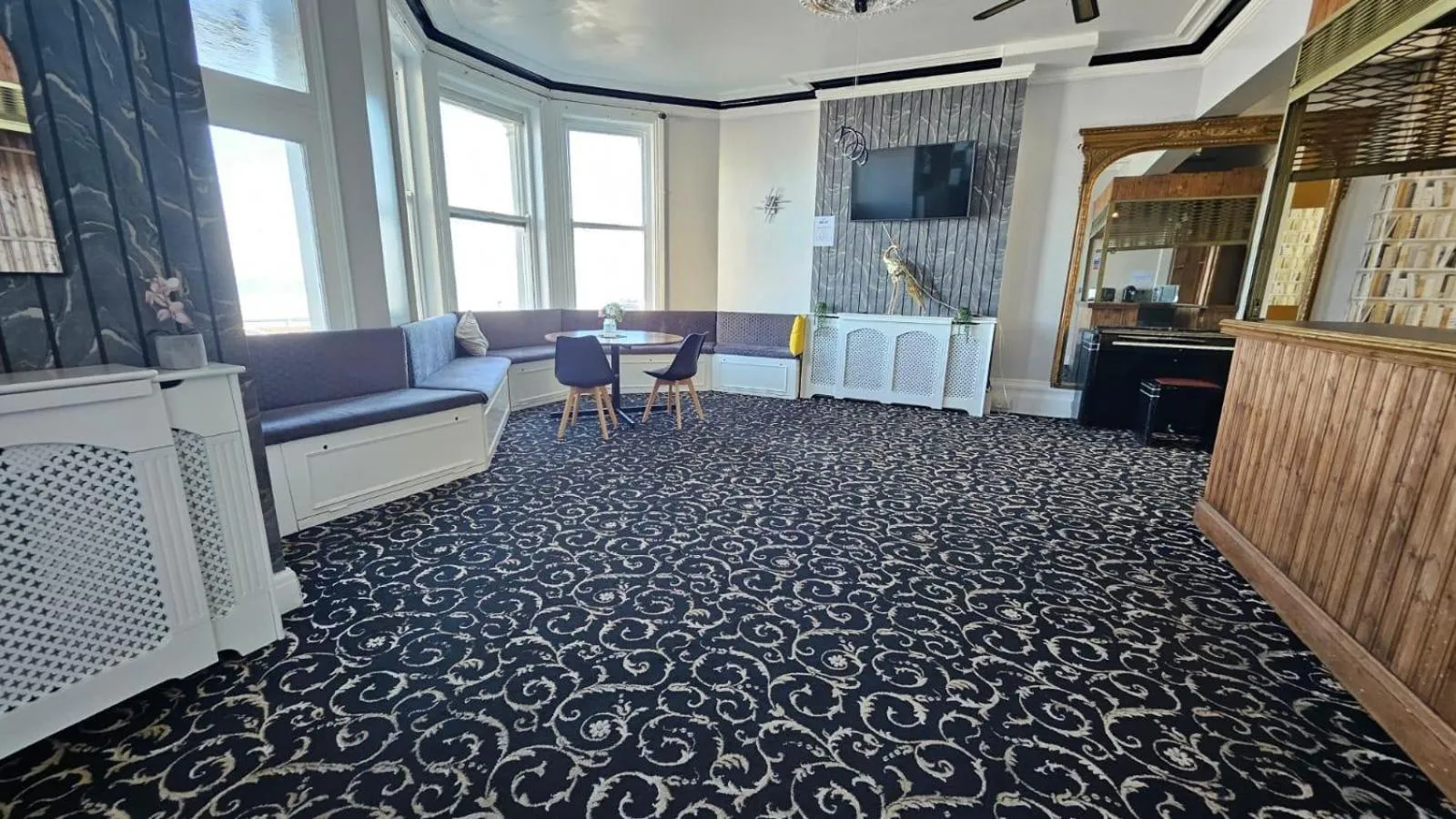 Lobby or reception in OYO Marine Parade Hotel, Eastbourne Pier