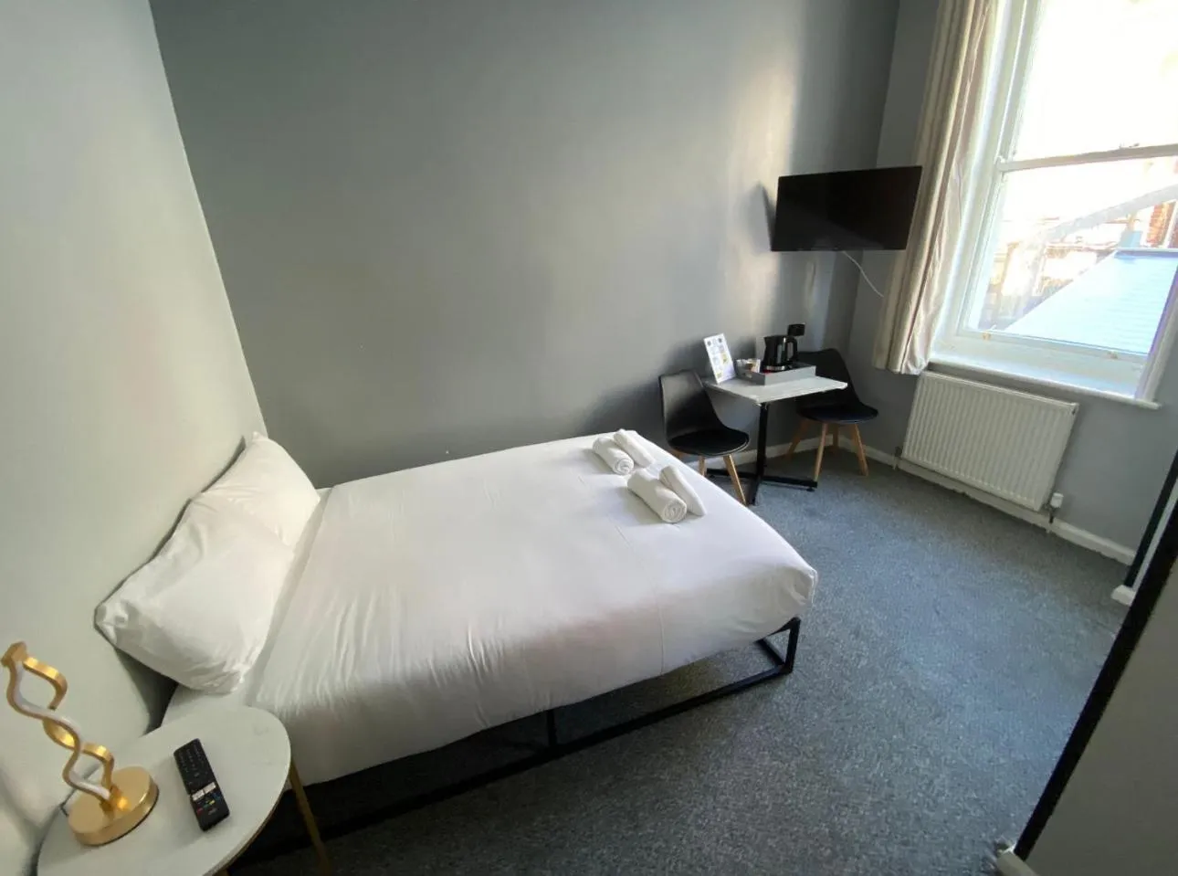 Bedroom in OYO Marine Parade Hotel, Eastbourne Pier