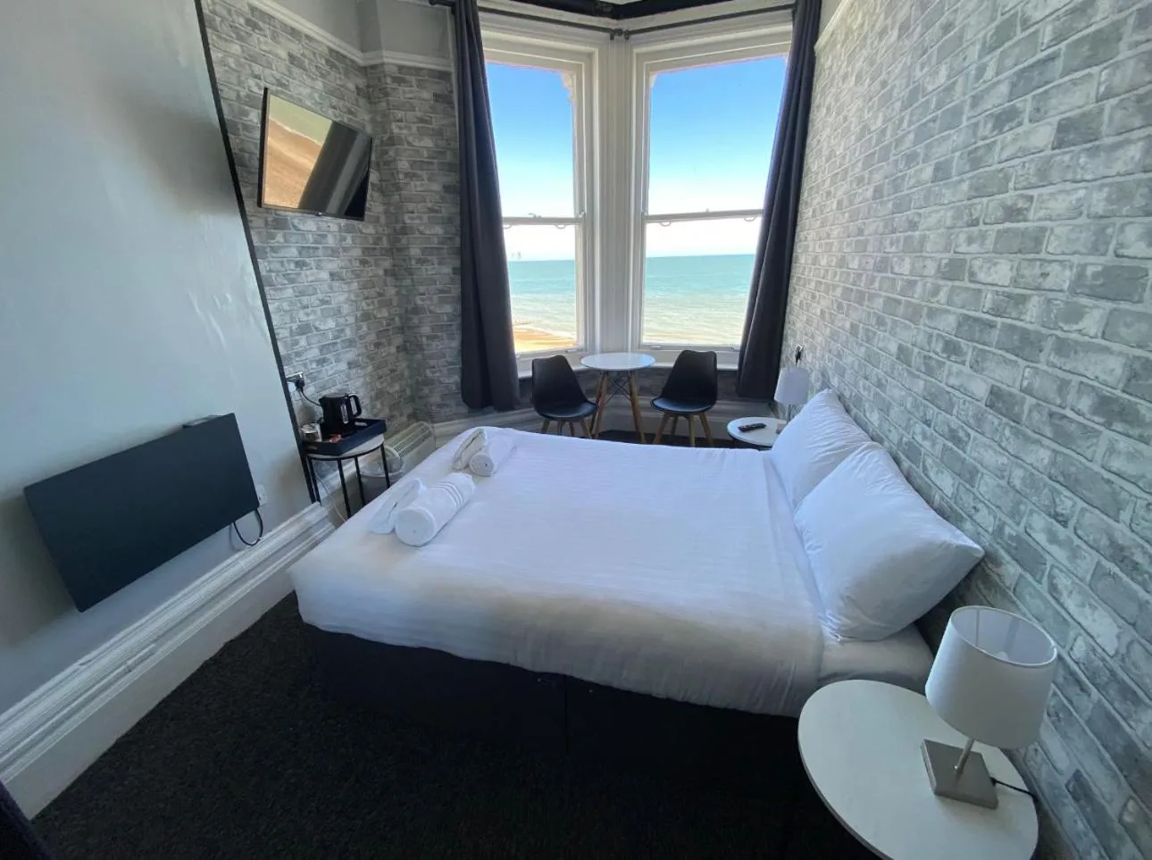 Bedroom in OYO Marine Parade Hotel, Eastbourne Pier