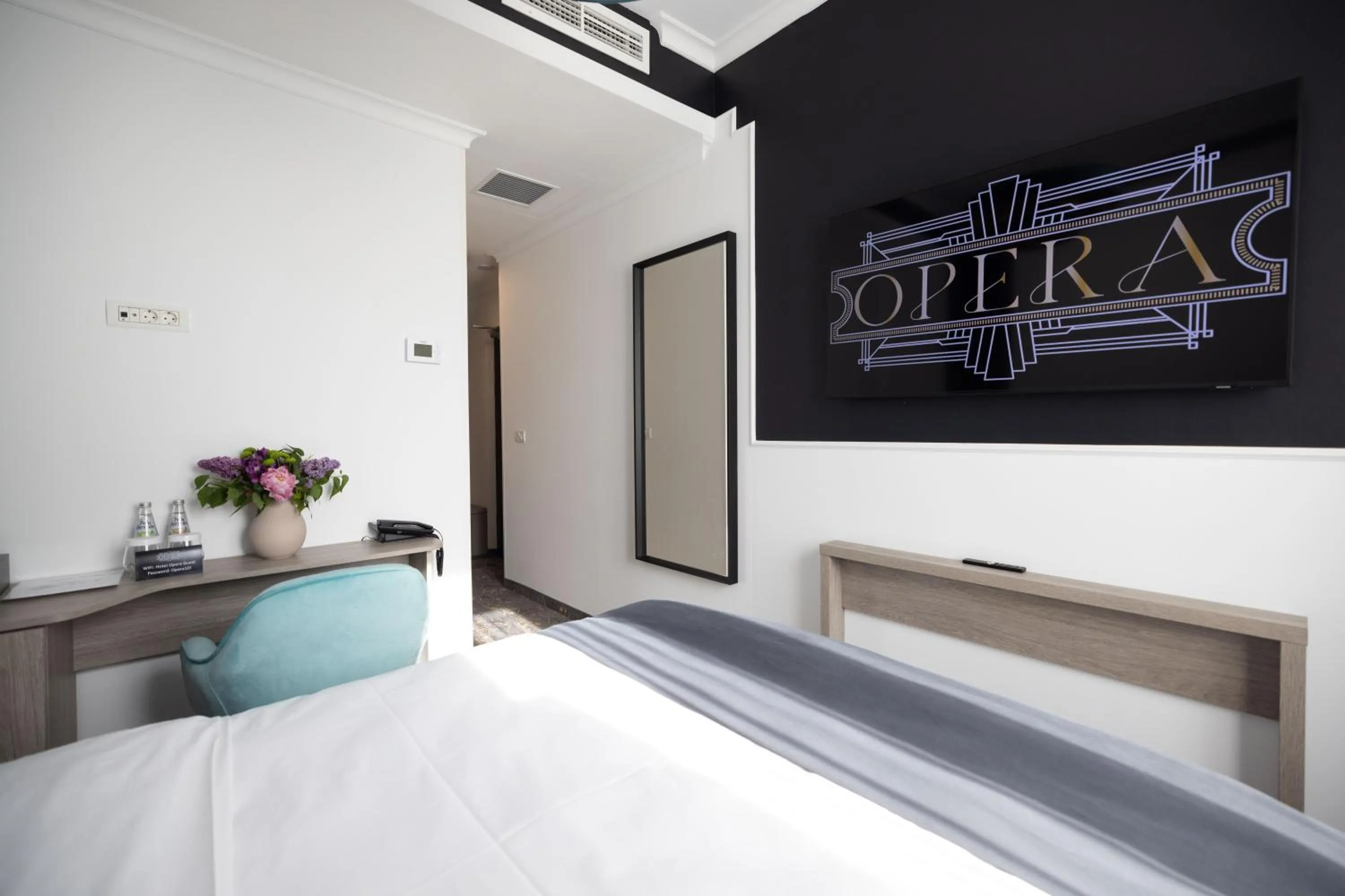 Photo of the whole room, Bed in Opera Hotel