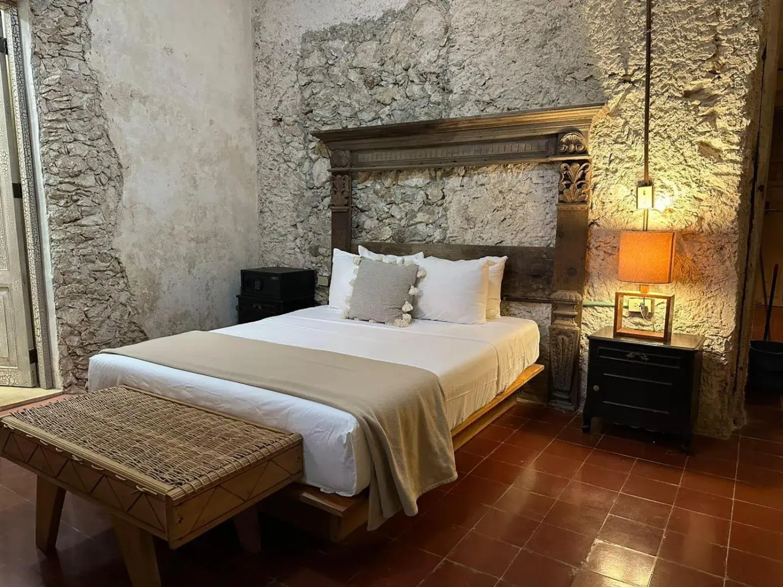 Queen Suite (Basement) in Historic House Hotel boutique Queen Suite (Basement) in Historic House Hotel boutique