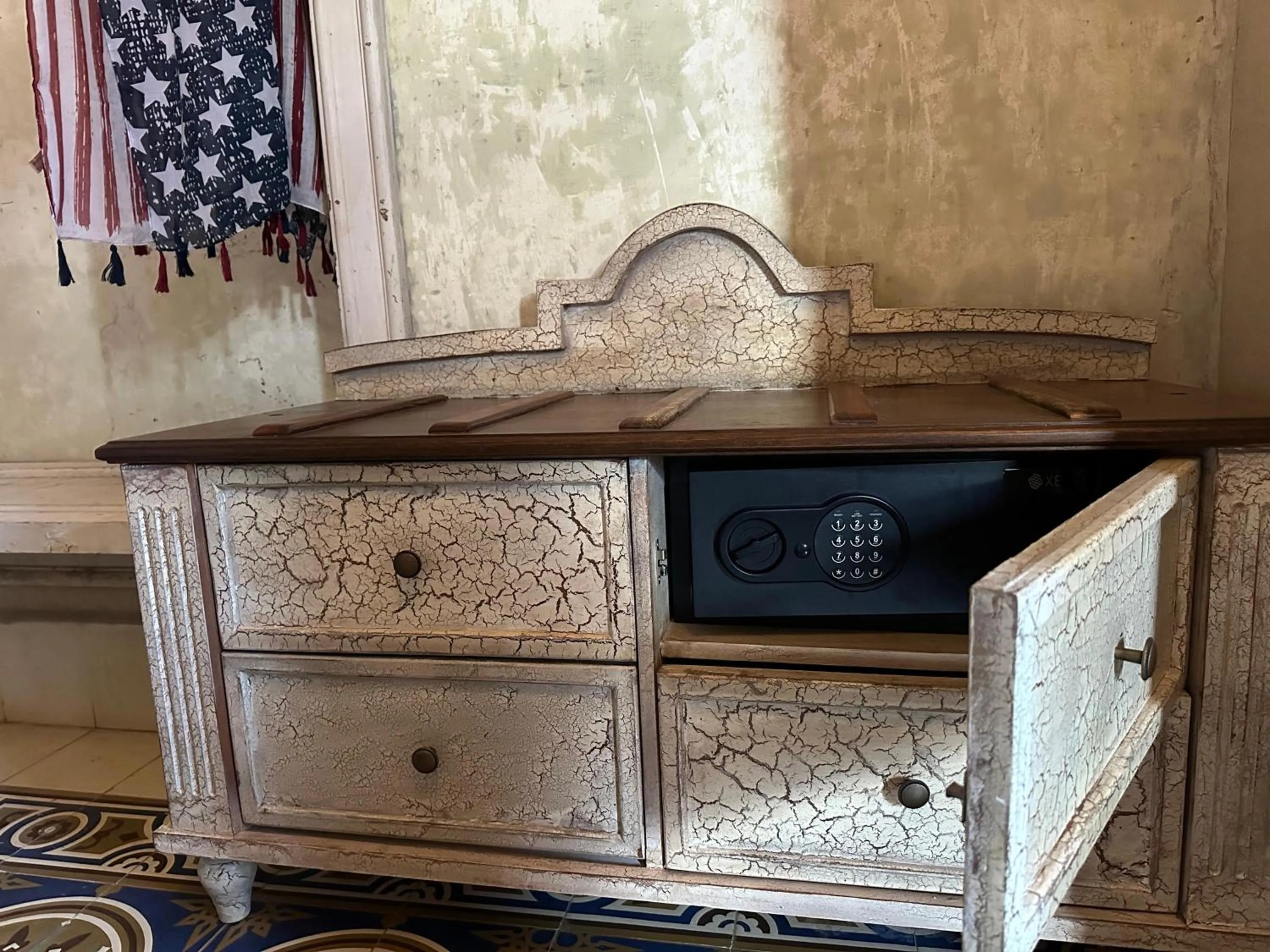 safe in Historic House Hotel boutique