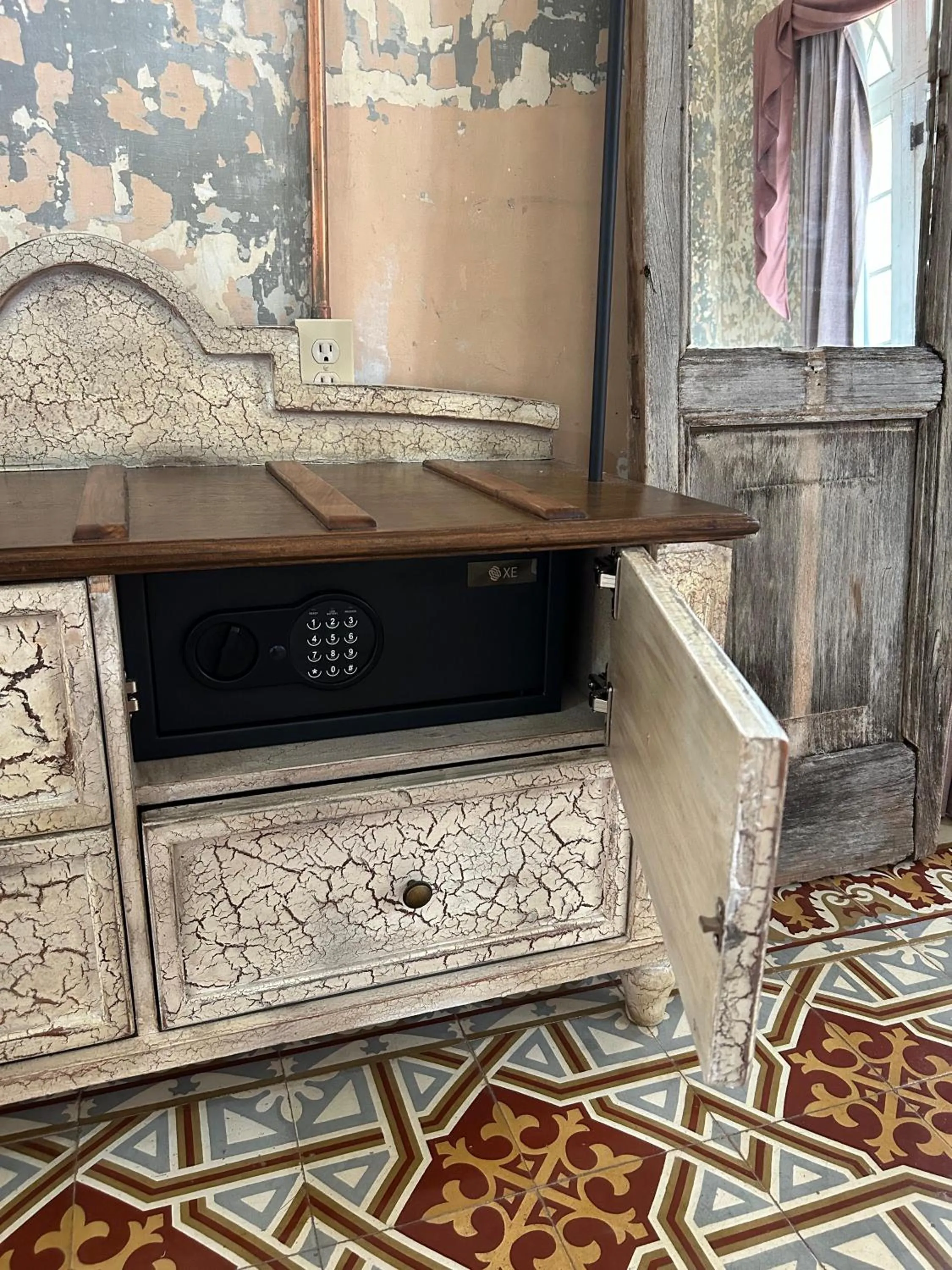 safe in Historic House Hotel boutique