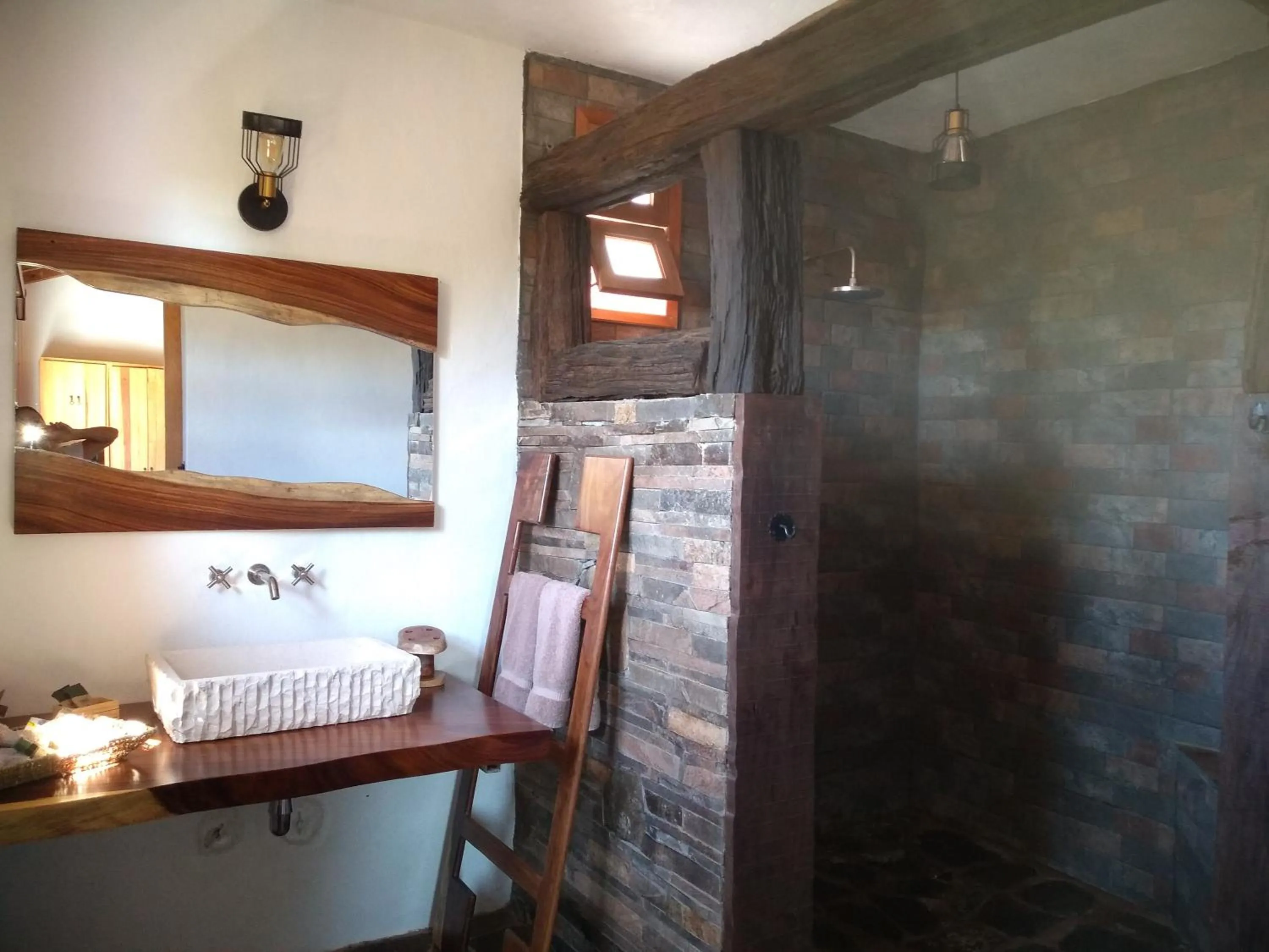 Bathroom, Bed in La Toscanía Tapalpa Resort & Agroturismo