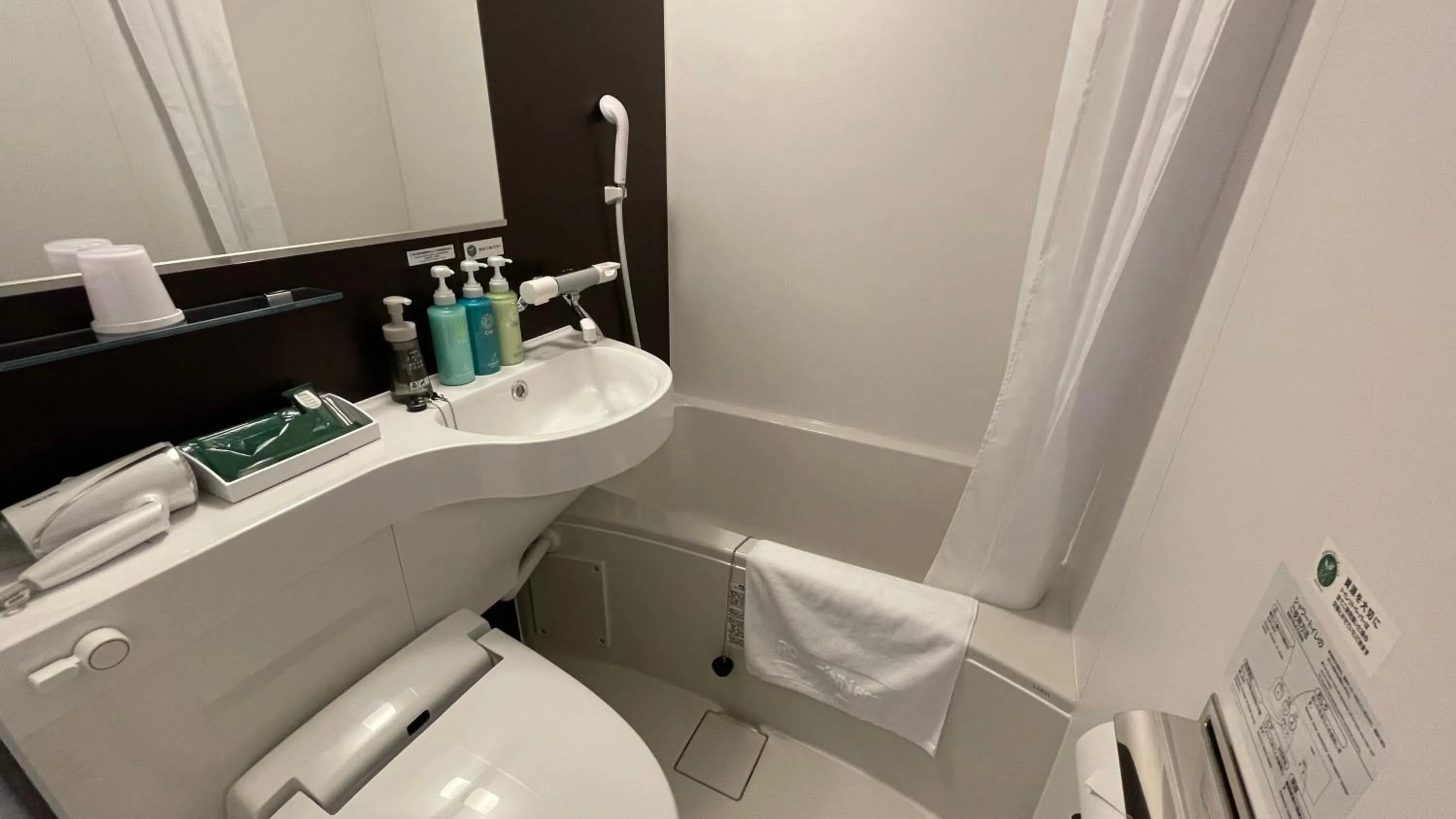 Shower in Hotel Route Inn Ohi Takahama