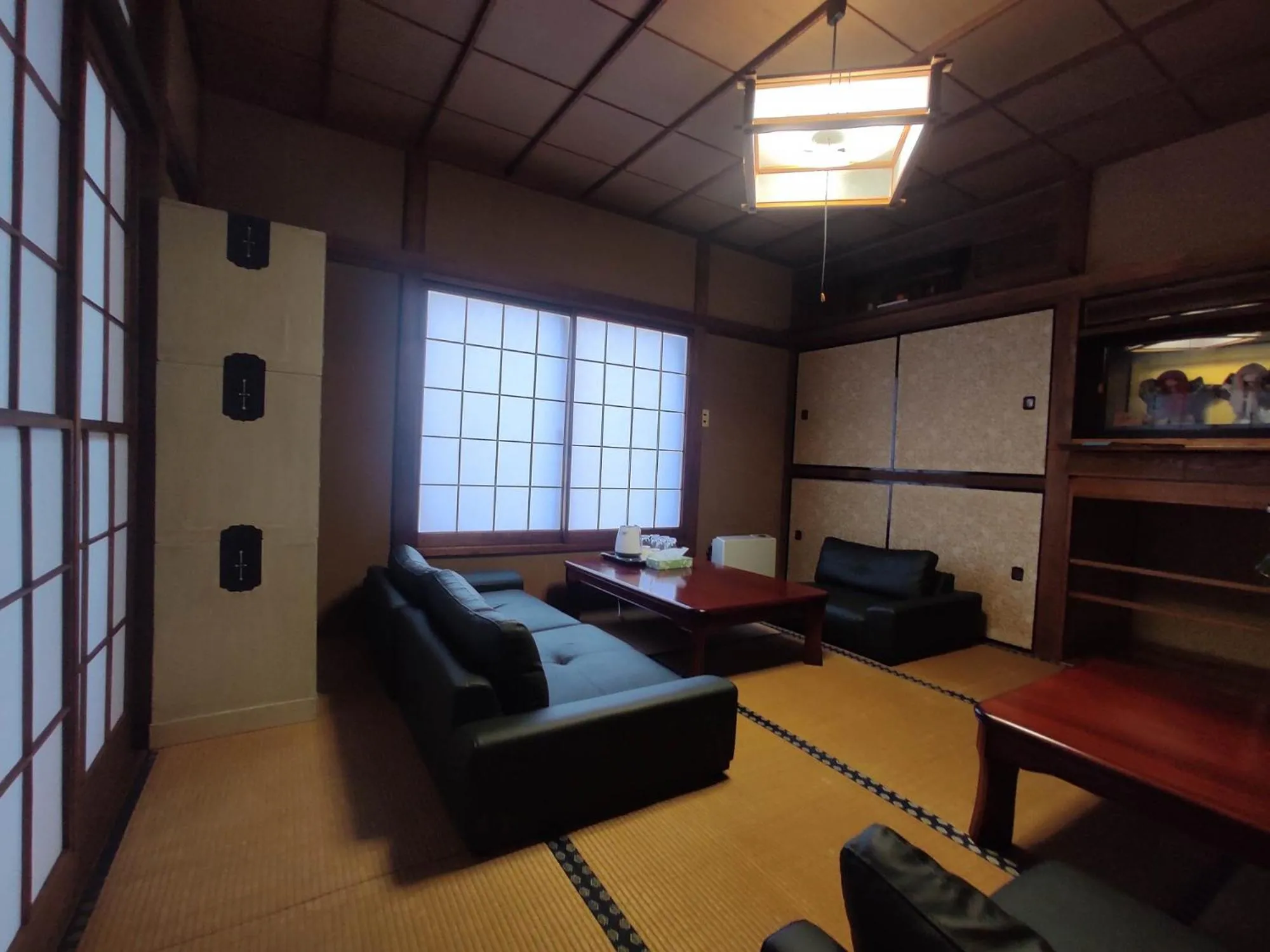 Communal lounge/ TV room in Guesthouse Kincha 駅東口