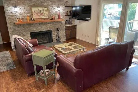 Creekside Suite Sleeps 2 Creek frontage Bbq