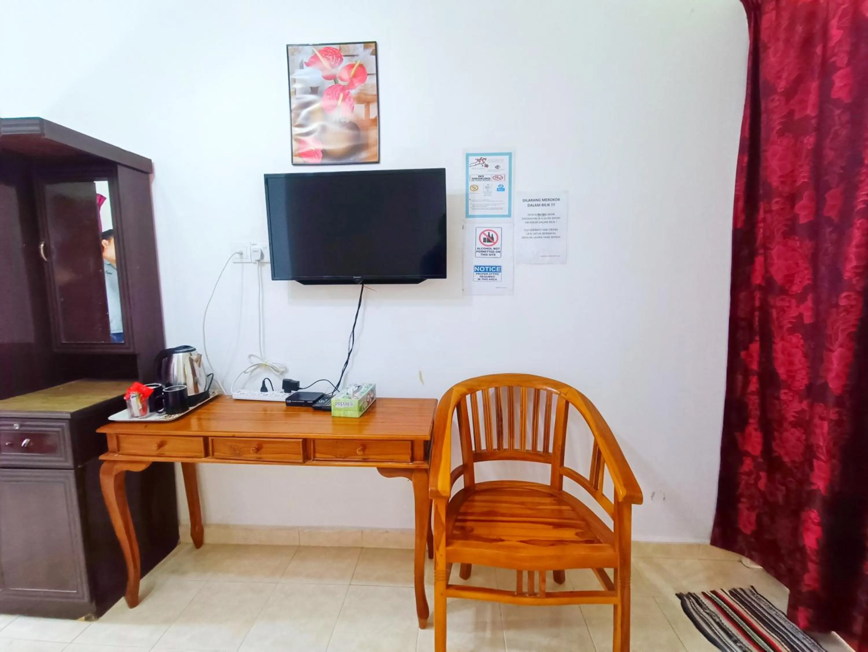 Communal lounge/ TV room in Chalet Yunie Marang by RVH