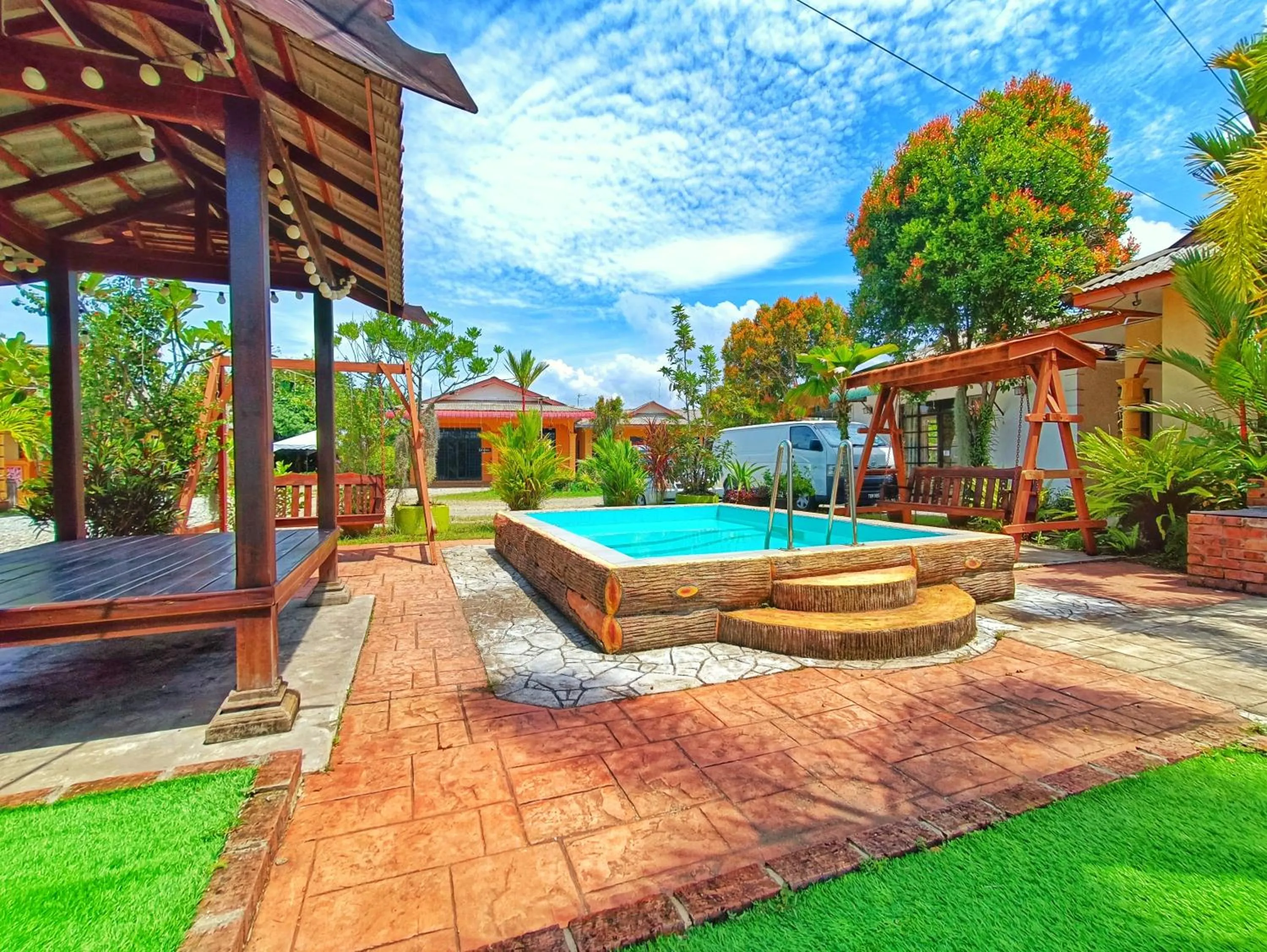 Chalet Yunie Marang by RVH