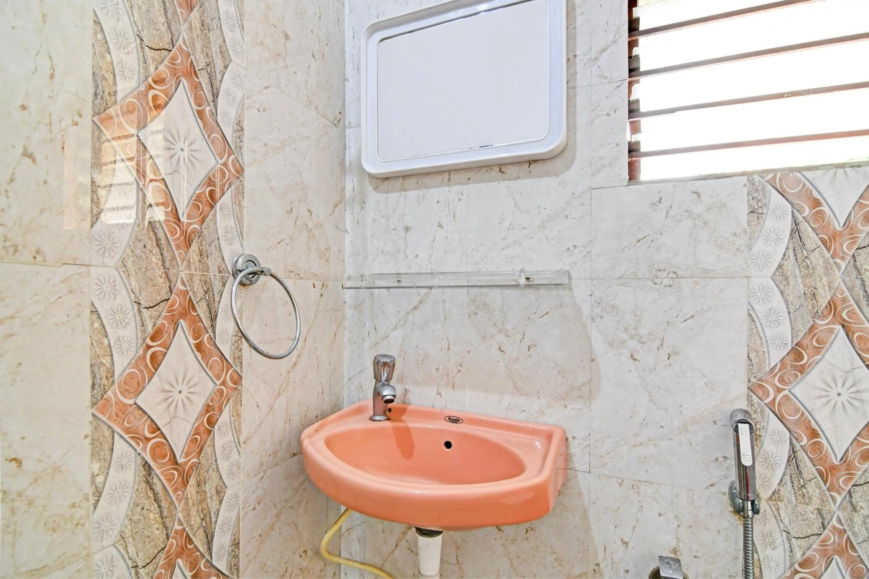 Bathroom in Super Hotel O Khushi Guest House