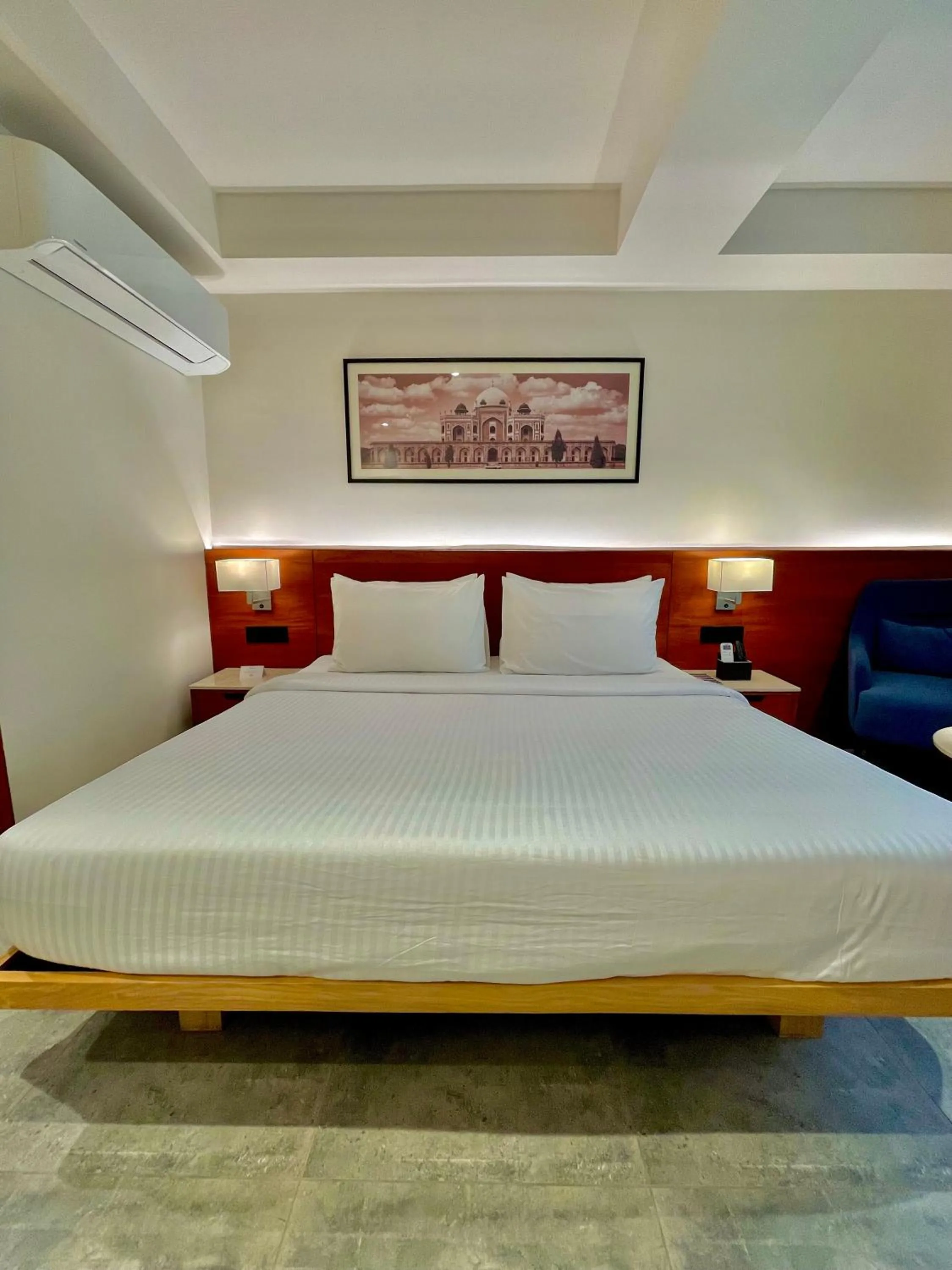 Bed in Best Western Maharani Bagh New Delhi