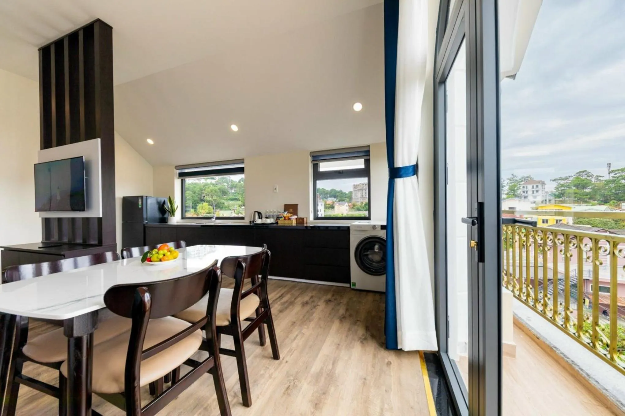 Dining area in ROYAL DRAGON HOTEL