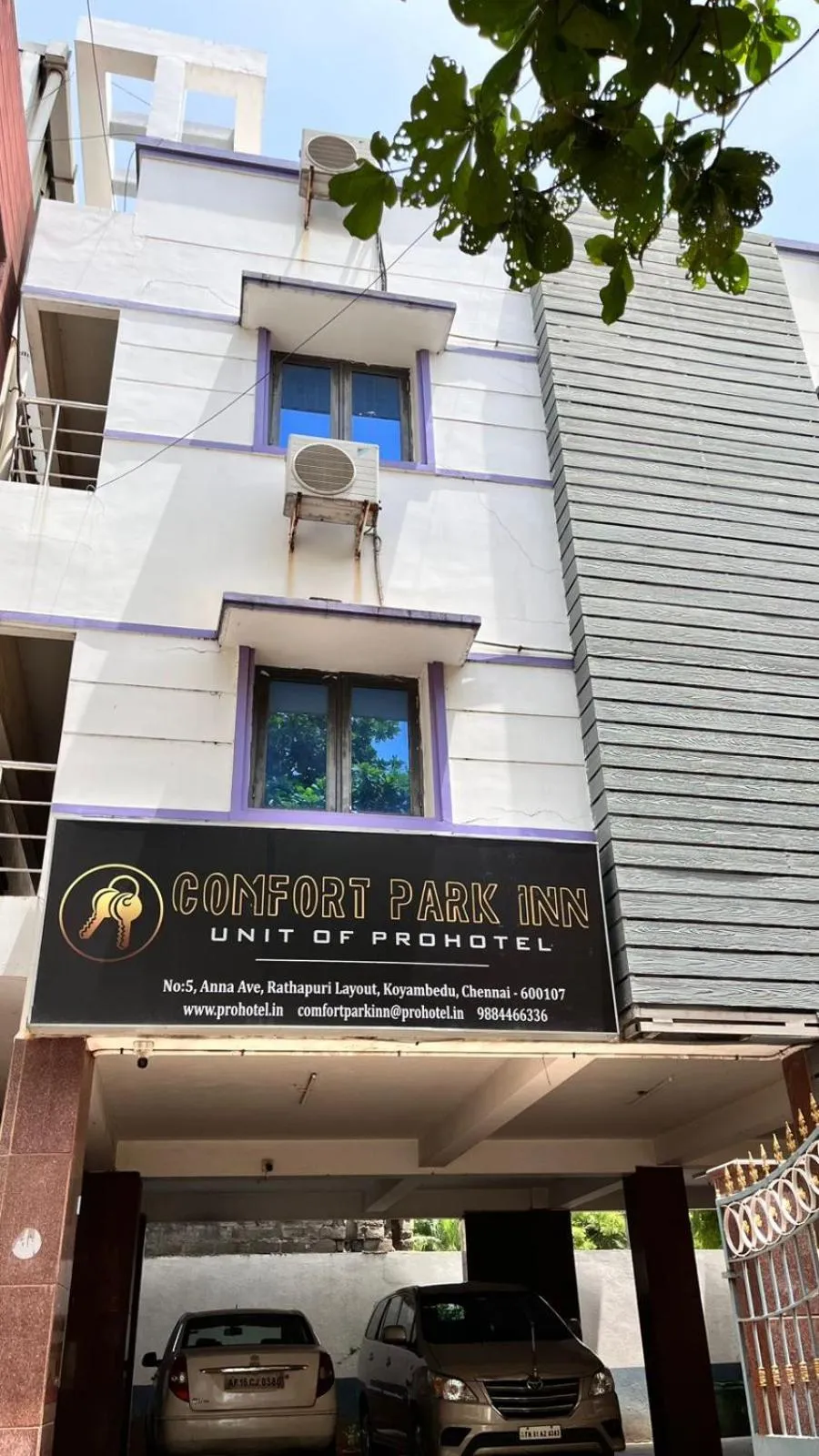 Property building in Comfort Park Inn (Unit of Prohotel)