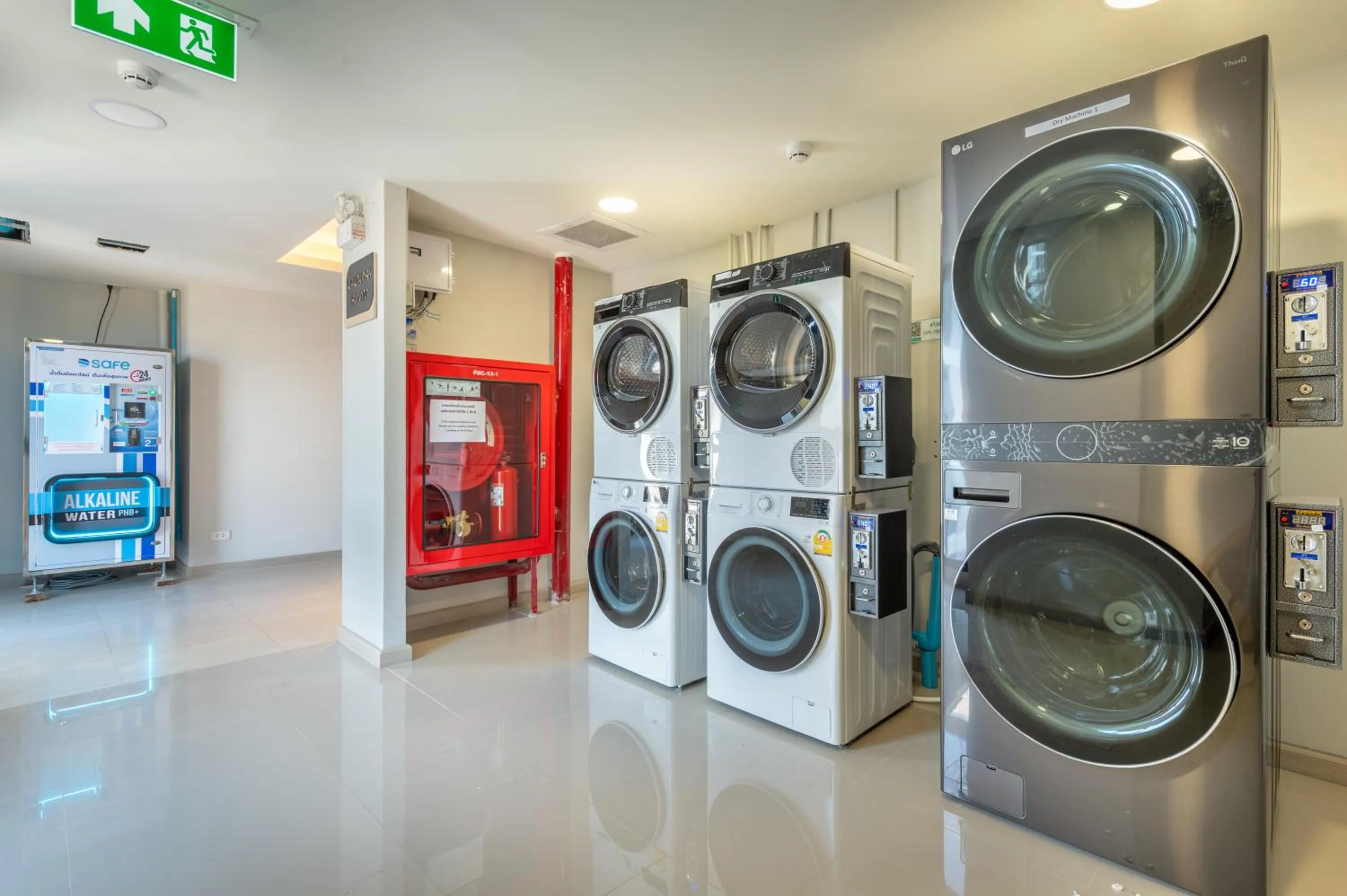 washing machine in Salaya One Hotel & Service Apartment