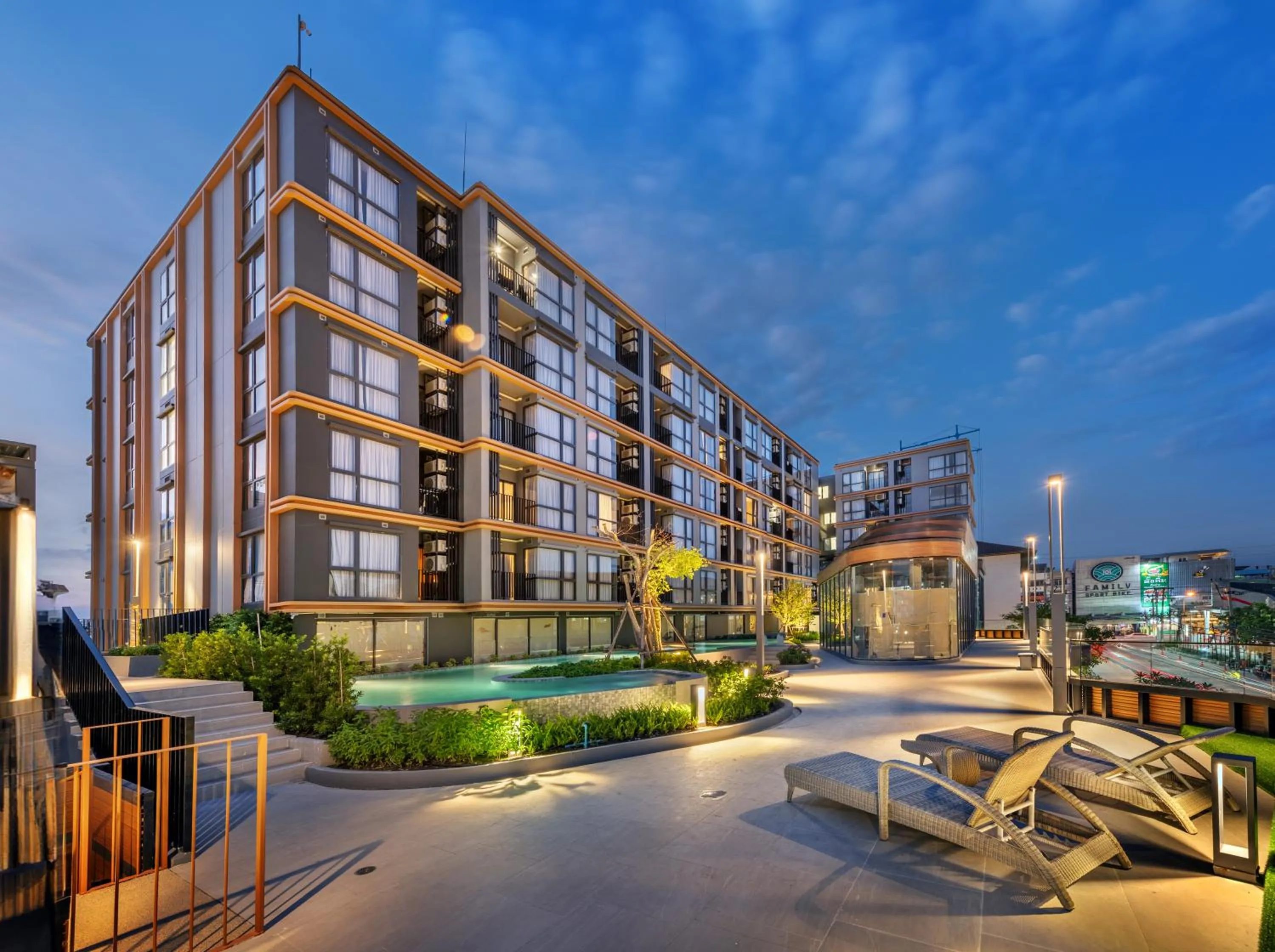 Swimming pool in Salaya One Hotel & Service Apartment