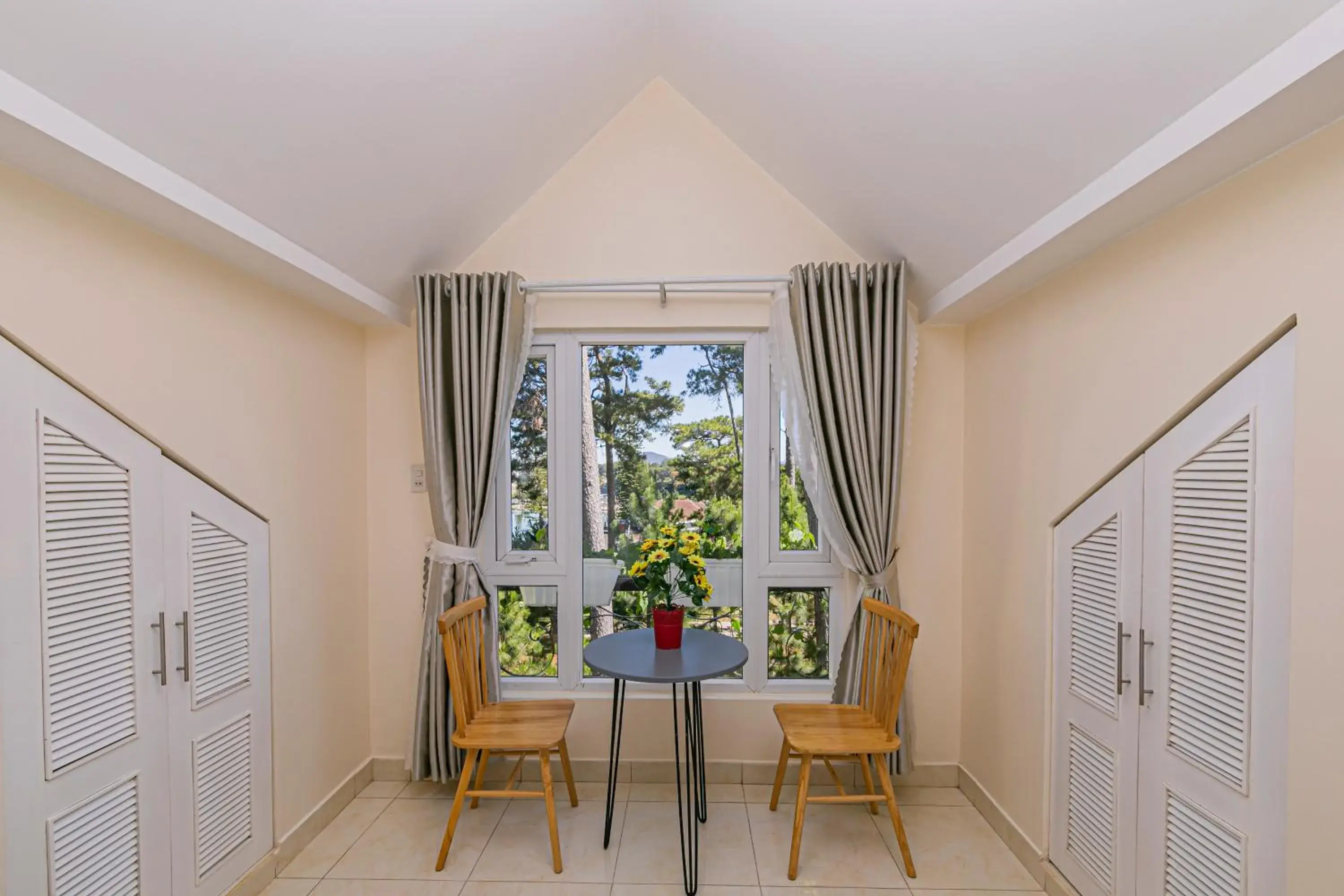 Classic Quadruple Room in Thang Lap Hotel Classic Quadruple Room in Thang Lap Hotel