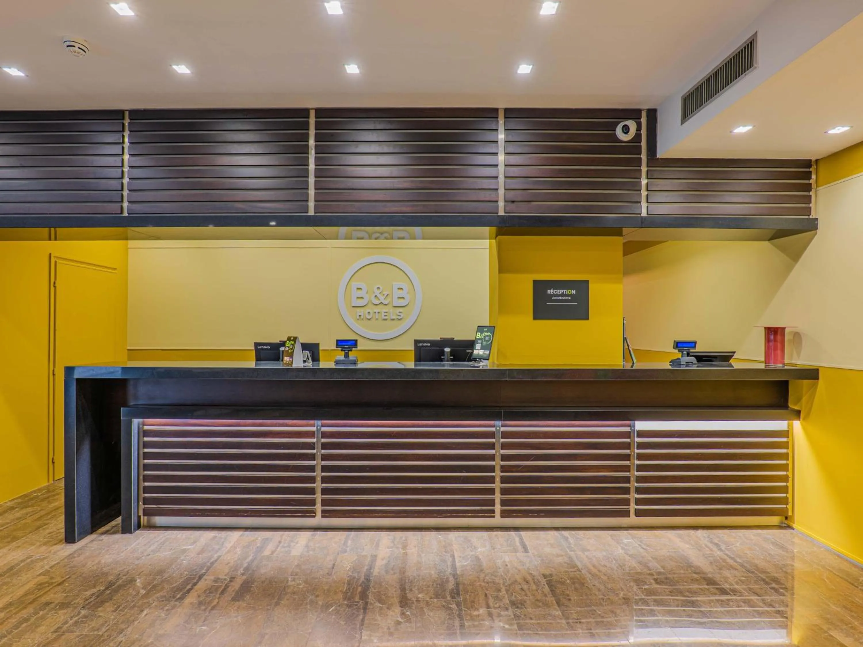 Lobby or reception in B&B HOTEL Fabriano Janus